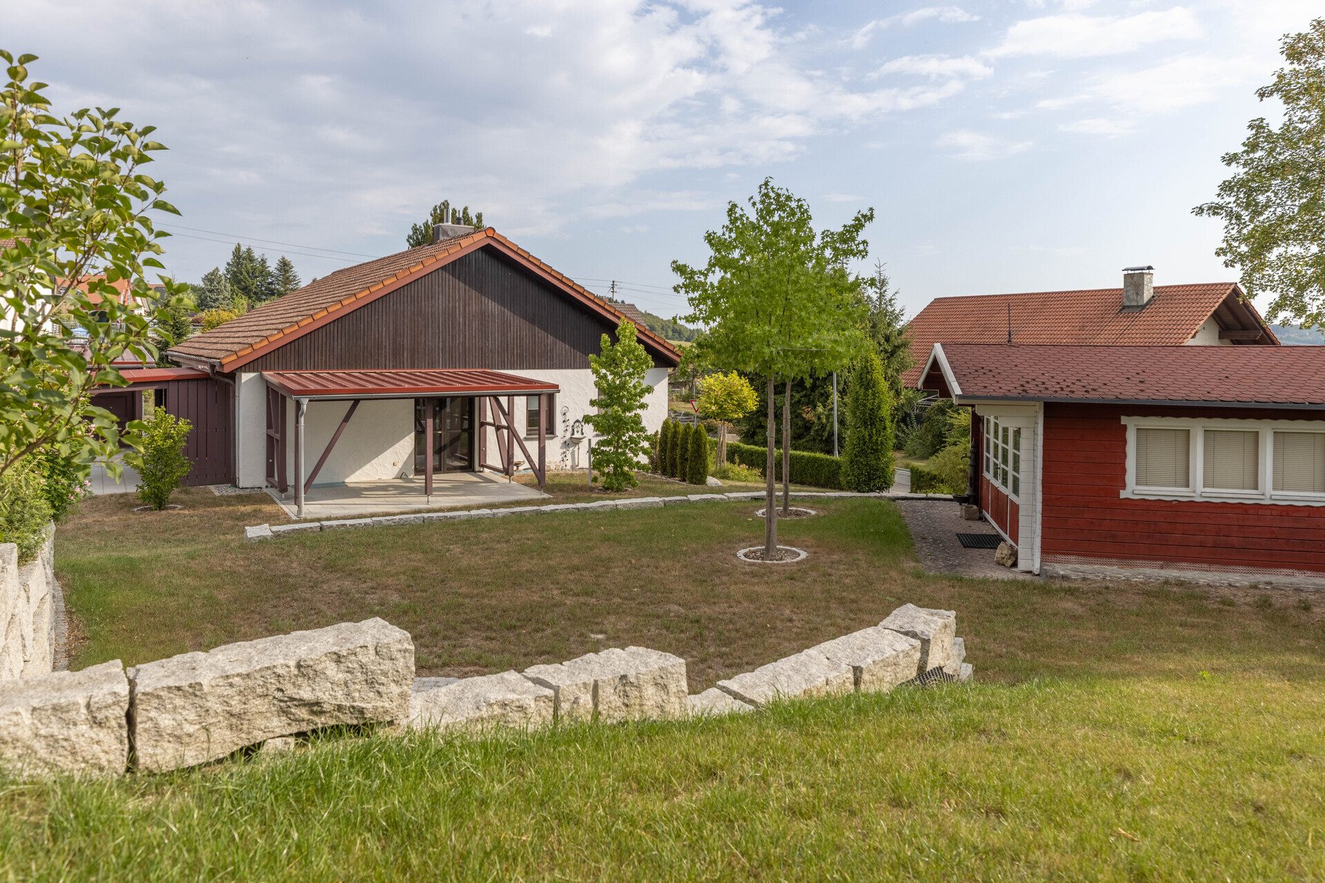Immobilienangebot - Krumbach (Schwaben) - Alle - 133 m² Wohnkomfort: Einfamilienhaus mit Keller, Doppel-Carport und sonnigem Garten