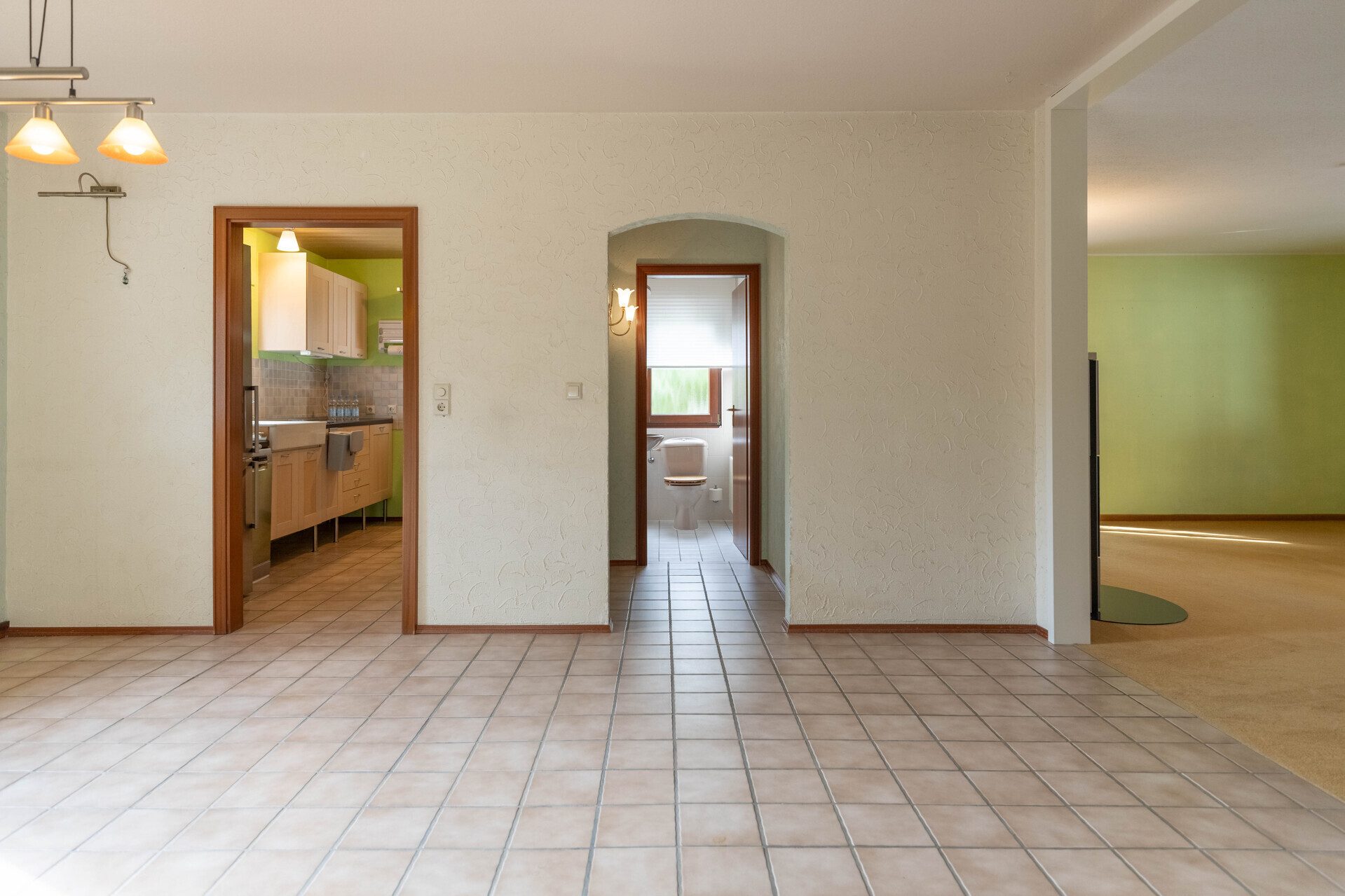 Immobilienangebot - Krumbach (Schwaben) - Alle - 133 m² Wohnkomfort: Einfamilienhaus mit Keller, Doppel-Carport und sonnigem Garten