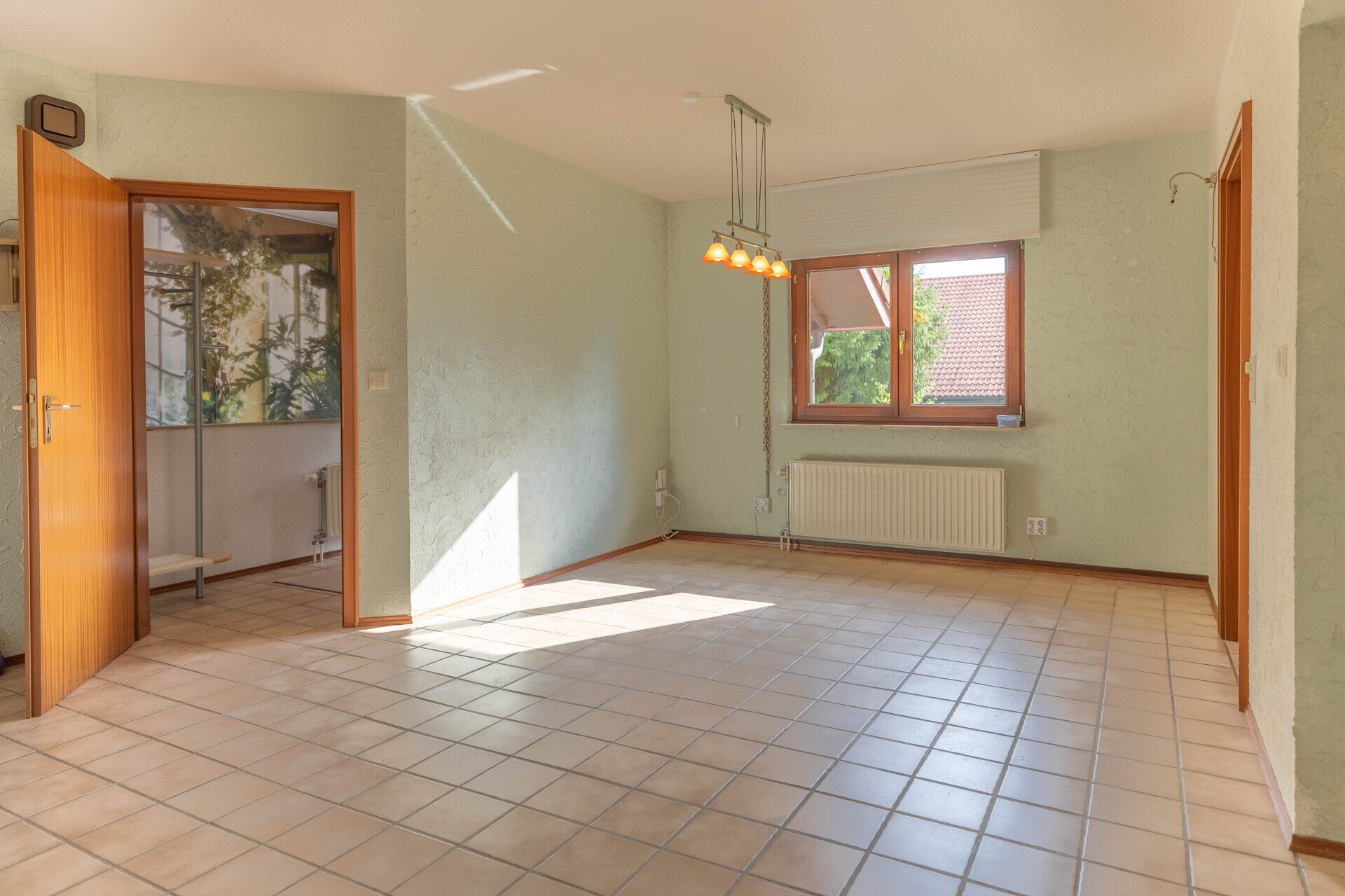Immobilienangebot - Krumbach (Schwaben) - Alle - 133 m² Wohnkomfort: Einfamilienhaus mit Keller, Doppel-Carport und sonnigem Garten