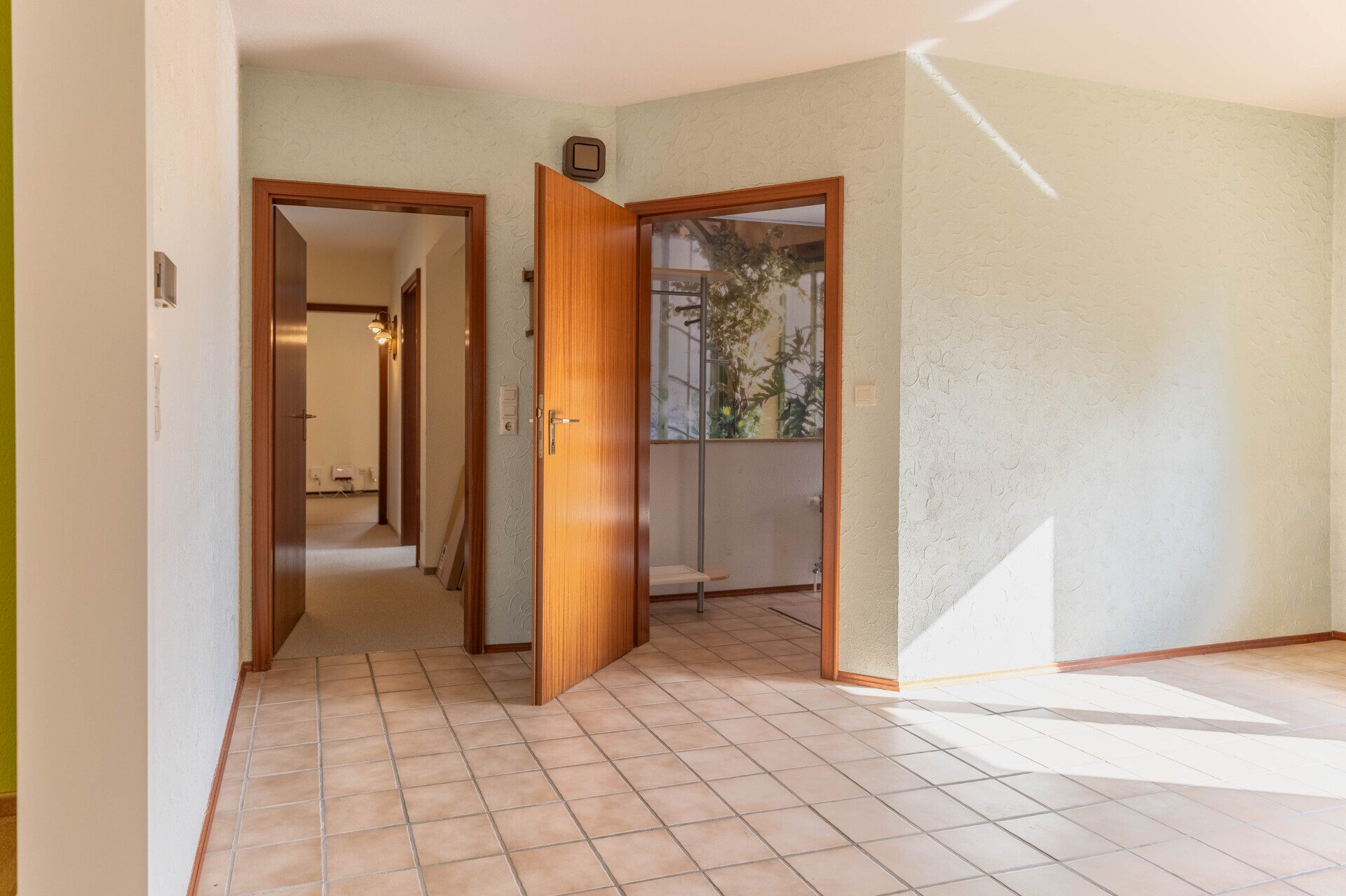 Immobilienangebot - Krumbach (Schwaben) - Alle - 133 m² Wohnkomfort: Einfamilienhaus mit Keller, Doppel-Carport und sonnigem Garten
