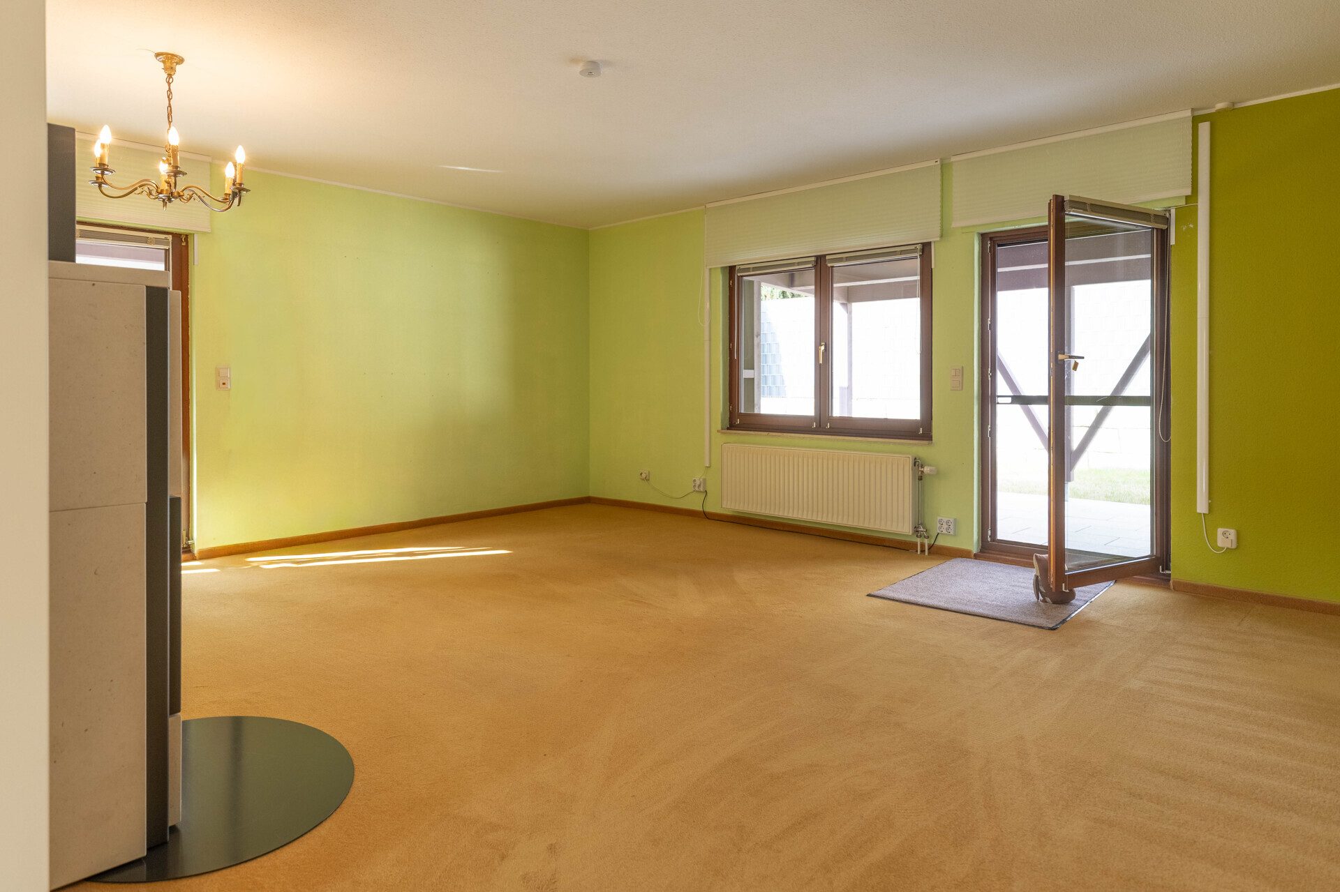 Immobilienangebot - Krumbach (Schwaben) - Alle - 133 m² Wohnkomfort: Einfamilienhaus mit Keller, Doppel-Carport und sonnigem Garten