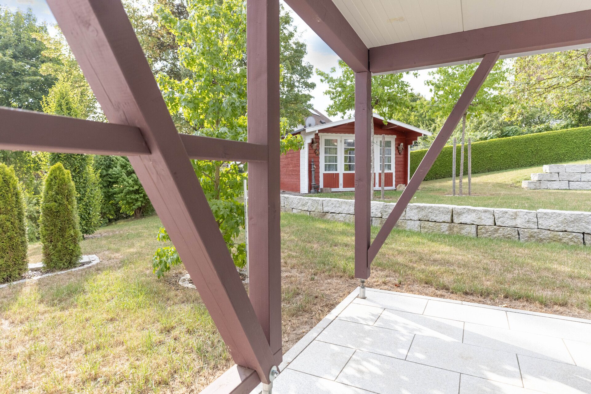 Immobilienangebot - Krumbach (Schwaben) - Alle - 133 m² Wohnkomfort: Einfamilienhaus mit Keller, Doppel-Carport und sonnigem Garten