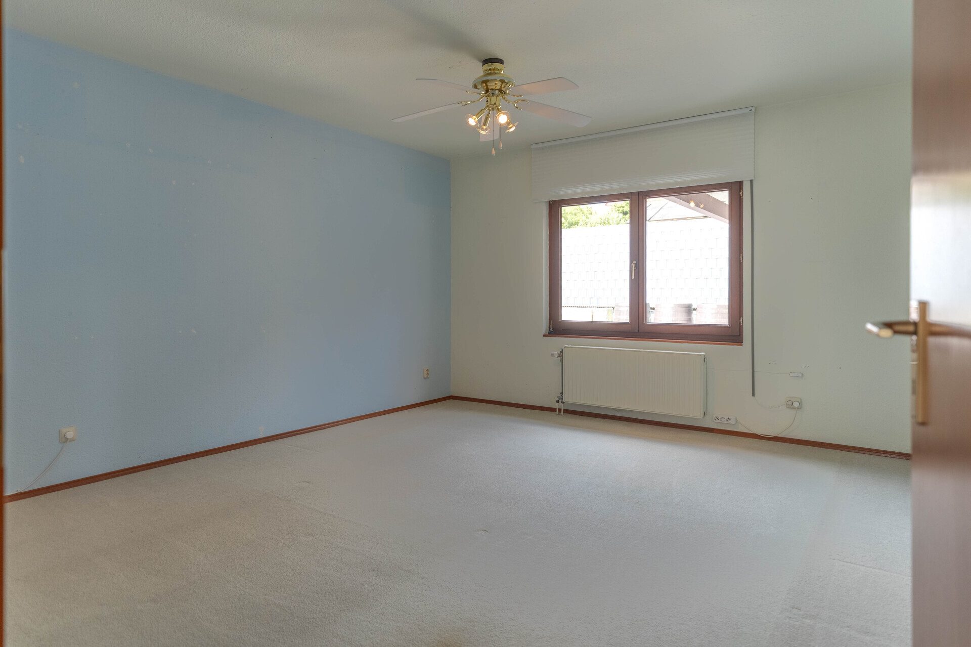 Immobilienangebot - Krumbach (Schwaben) - Alle - 133 m² Wohnkomfort: Einfamilienhaus mit Keller, Doppel-Carport und sonnigem Garten