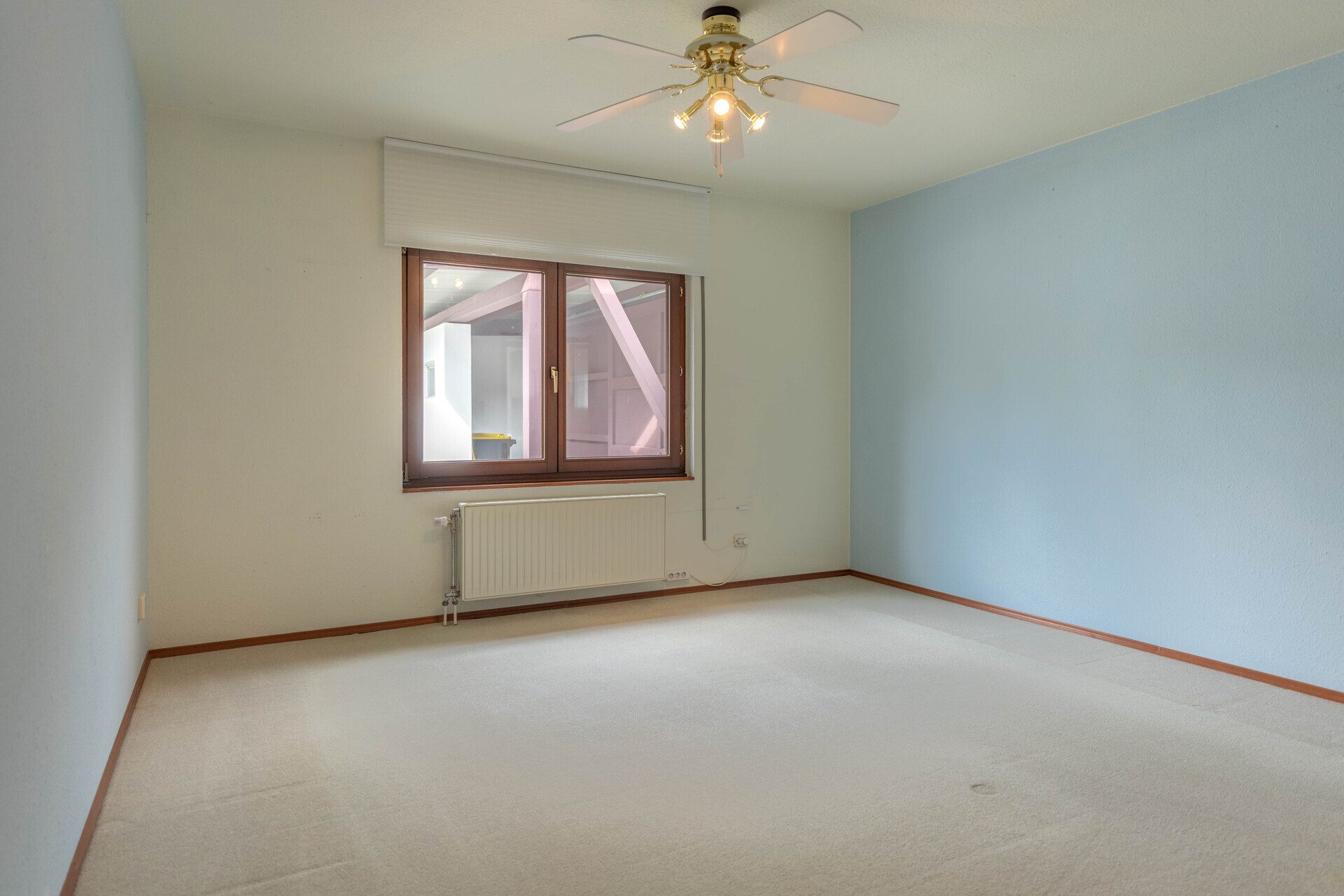 Immobilienangebot - Krumbach (Schwaben) - Alle - 133 m² Wohnkomfort: Einfamilienhaus mit Keller, Doppel-Carport und sonnigem Garten