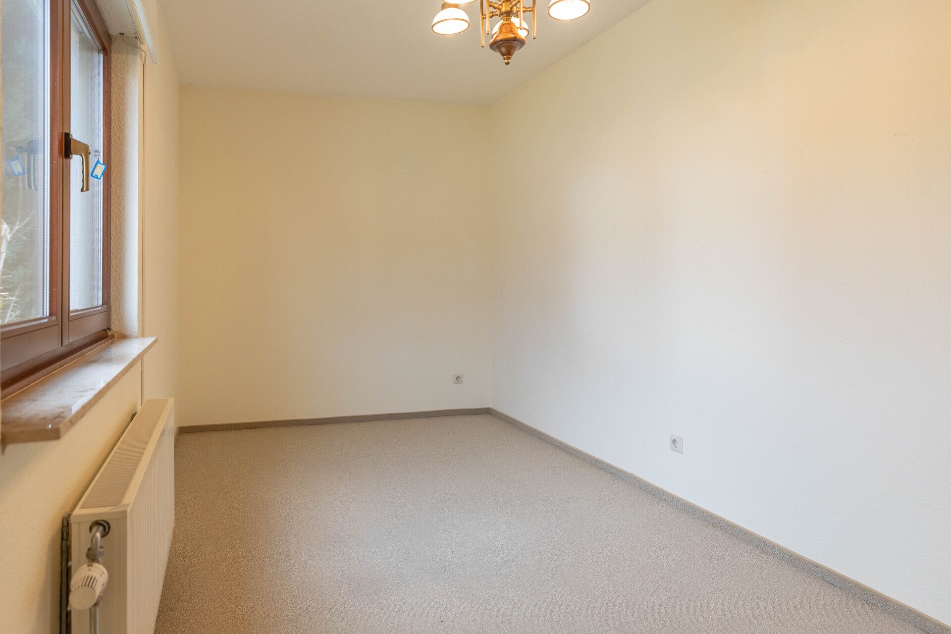 Immobilienangebot - Krumbach (Schwaben) - Alle - 133 m² Wohnkomfort: Einfamilienhaus mit Keller, Doppel-Carport und sonnigem Garten
