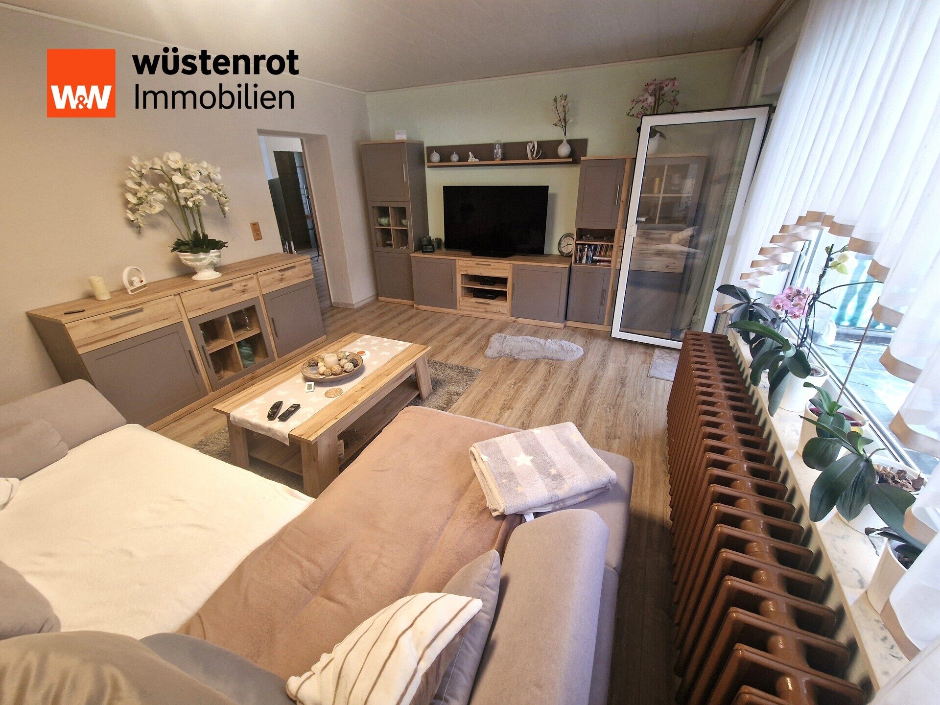 Immobilienangebot - Lützen - Alle - Großgörschen- Charmantes Wohndomizil, 2 Garagen, viel Platz für Zwei- und Vierbeiner