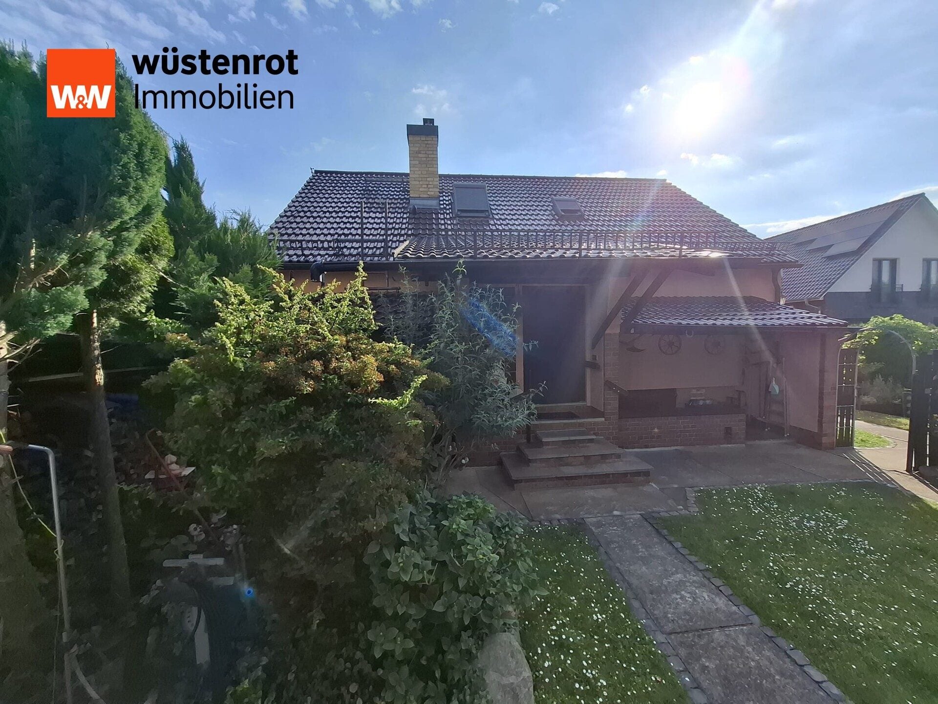 Immobilienangebot - Ludwigsfelde - Alle - Besonderes Einfamilienhaus mit Traumgarten inklusive Außenpool in exklusiver Wohnlage zu verkaufen !