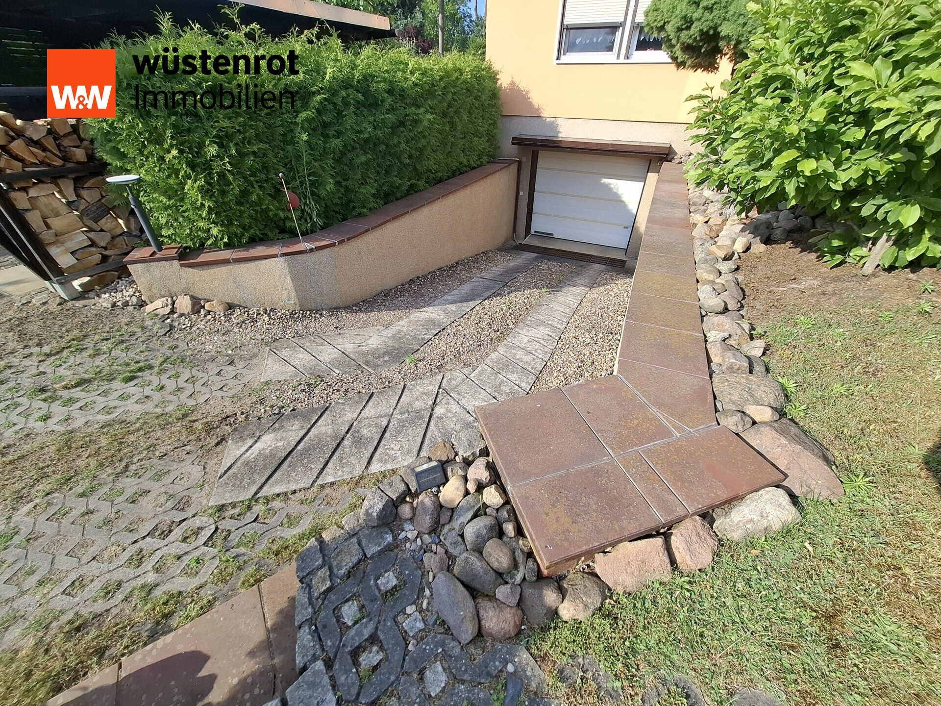 Immobilienangebot - Ludwigsfelde - Alle - Besonderes Einfamilienhaus mit Traumgarten inklusive Außenpool in exklusiver Wohnlage zu verkaufen !