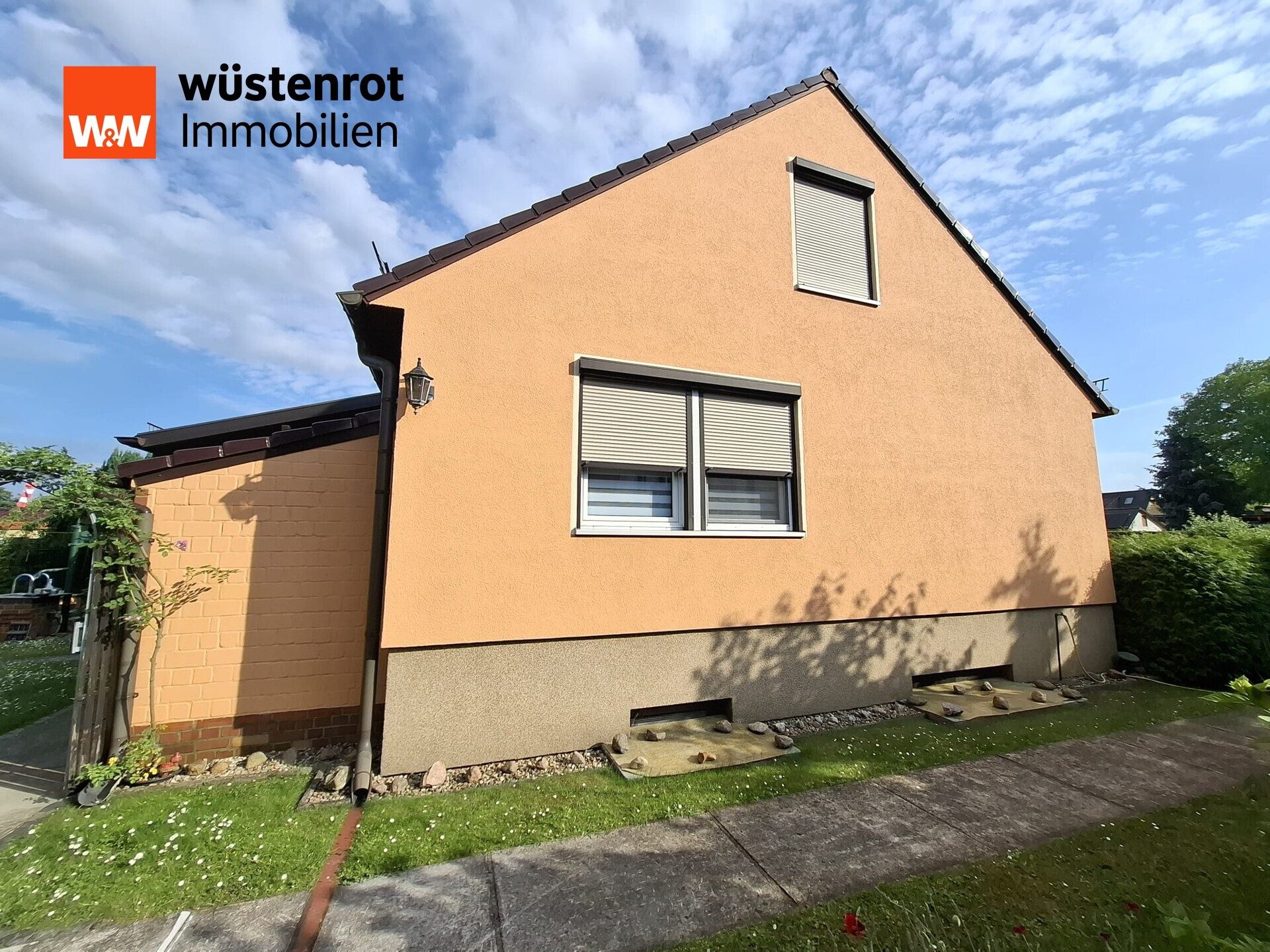 Immobilienangebot - Ludwigsfelde - Alle - Besonderes Einfamilienhaus mit Traumgarten inklusive Außenpool in exklusiver Wohnlage zu verkaufen !