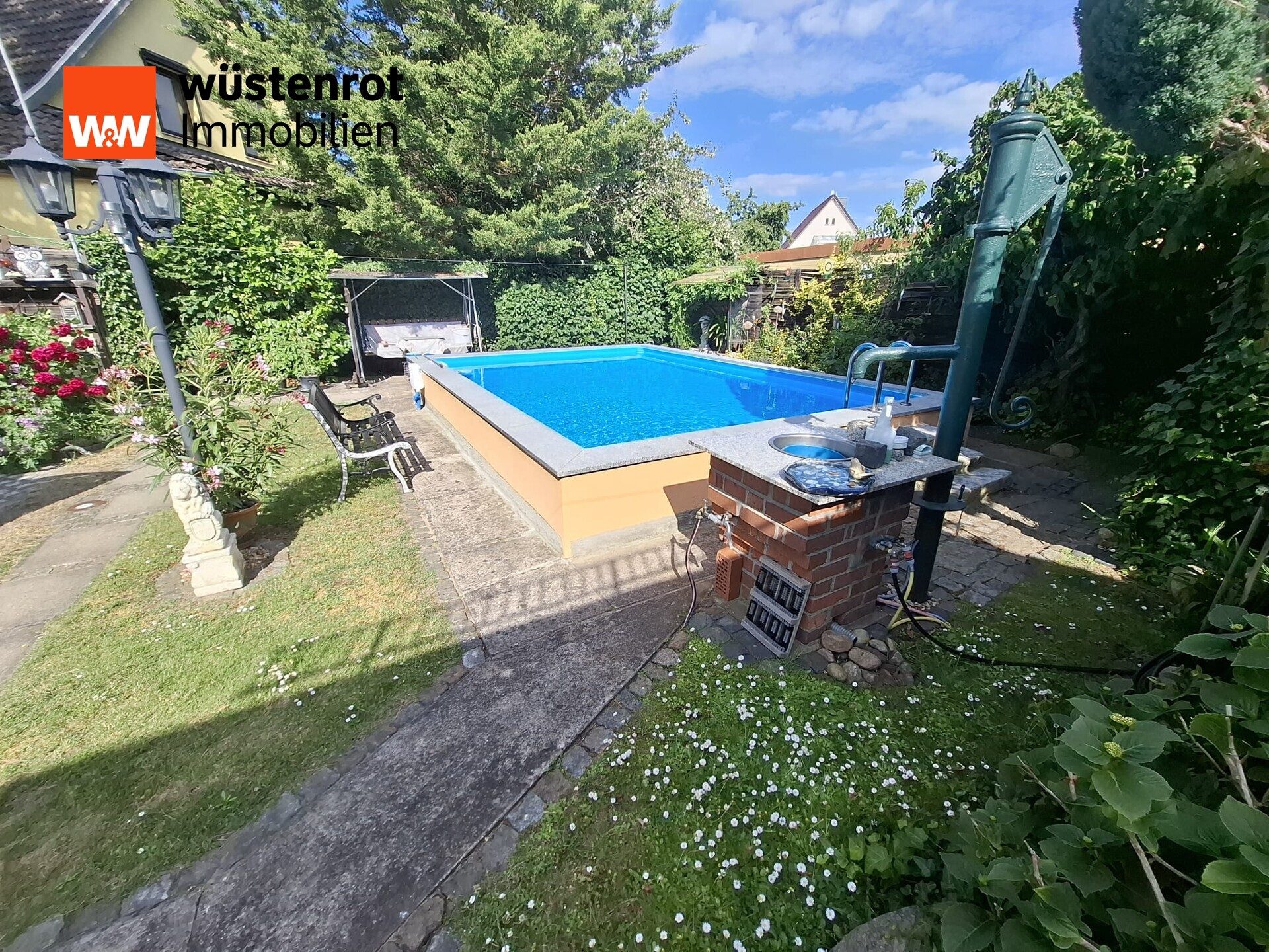 Immobilienangebot - Ludwigsfelde - Alle - Besonderes Einfamilienhaus mit Traumgarten inklusive Außenpool in exklusiver Wohnlage zu verkaufen !