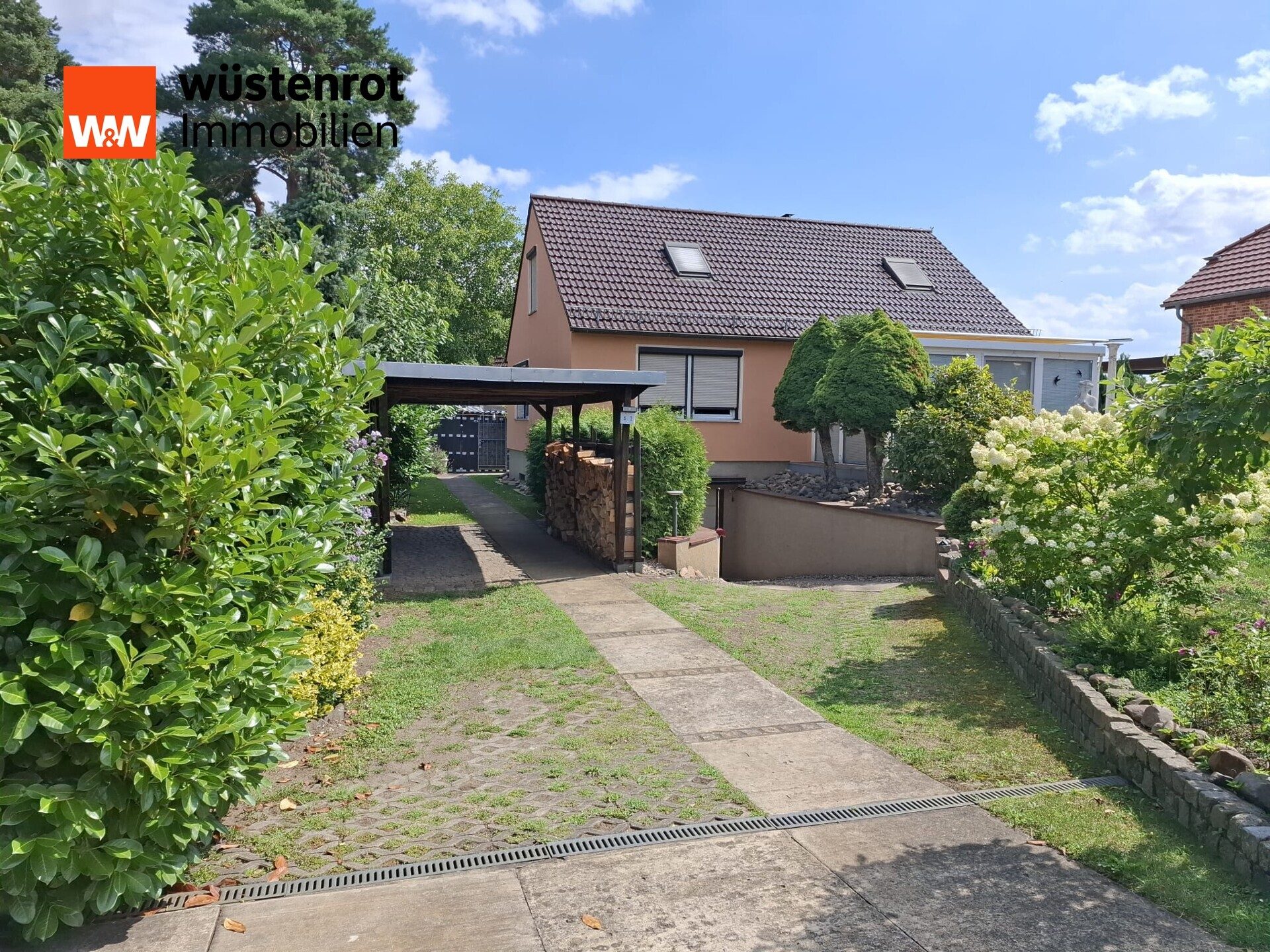 Immobilienangebot - Ludwigsfelde - Alle - Besonderes Einfamilienhaus mit Traumgarten inklusive Außenpool in exklusiver Wohnlage zu verkaufen !