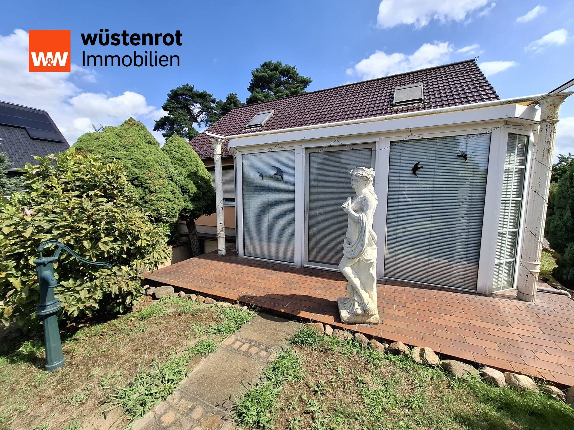 Immobilienangebot - Ludwigsfelde - Alle - Besonderes Einfamilienhaus mit Traumgarten inklusive Außenpool in exklusiver Wohnlage zu verkaufen !