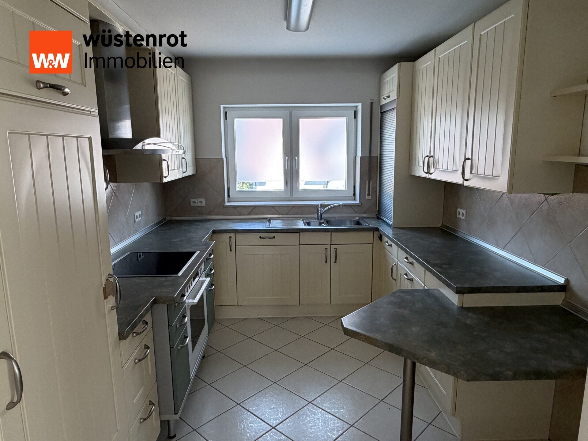 Immobilienangebot - Gaildorf - Alle - Großzügige Maisonettewohnung in zentraler und ruhiger Stadtlage mit 2 Tiefgaragenplätzen und einem Stellplatz im Freien