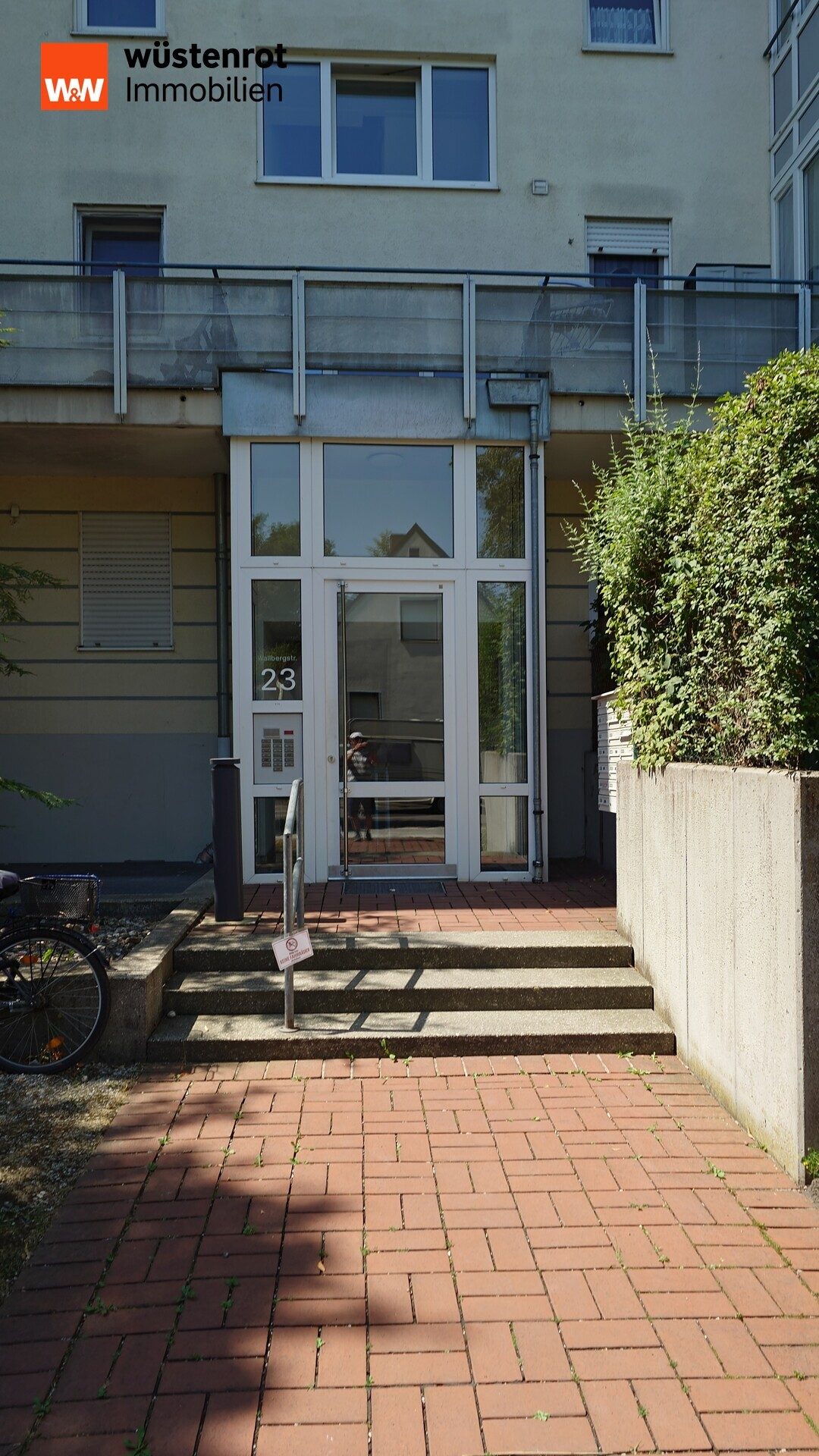 Hauseinganstür Immobilienangebot - Dachau - Alle - Kapitalanlage in gepflegter Wohnanlage im Norden von München
