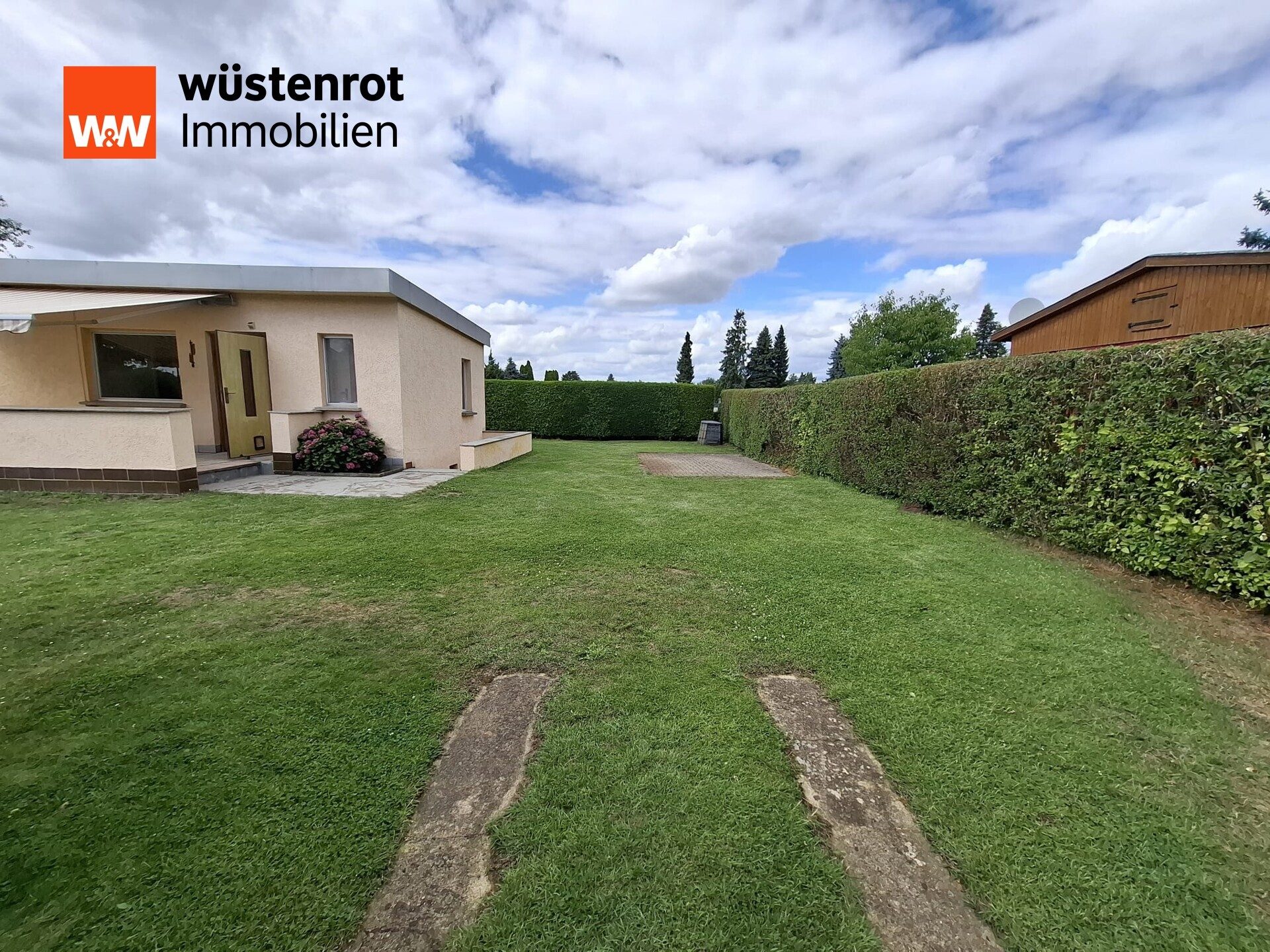 Immobilienangebot - Brandenburg an der Havel - Alle - Wochenendbungalow mit Pool, Mähroboter und Bewässerungsanlage auf gepflegtem Freizeitgrundstück!