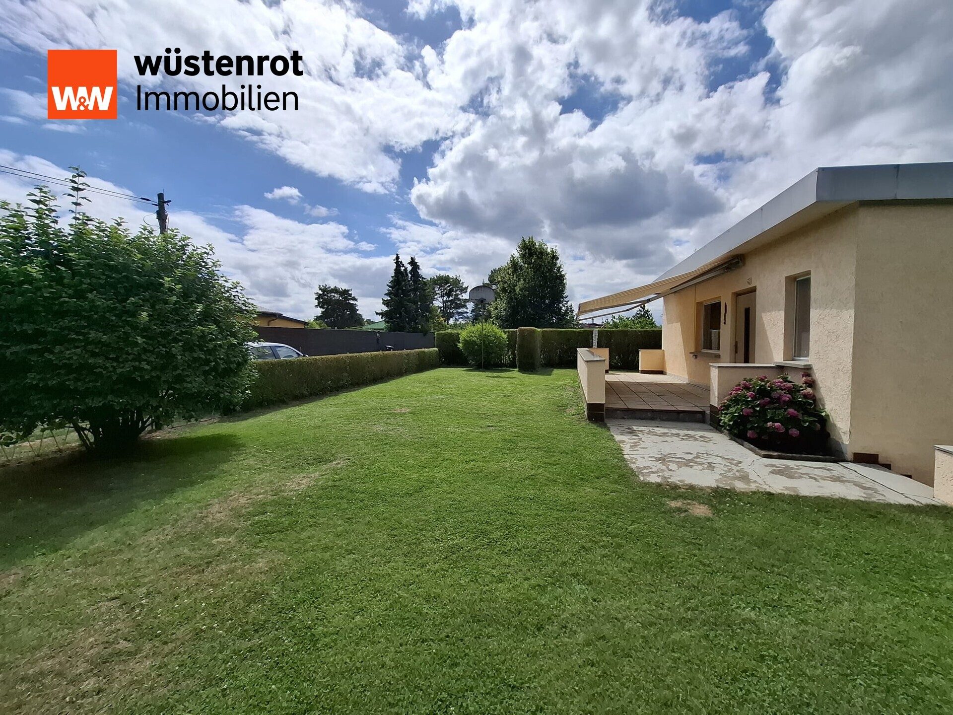 Immobilienangebot - Brandenburg an der Havel - Alle - Wochenendbungalow mit Pool, Mähroboter und Bewässerungsanlage auf gepflegtem Freizeitgrundstück!