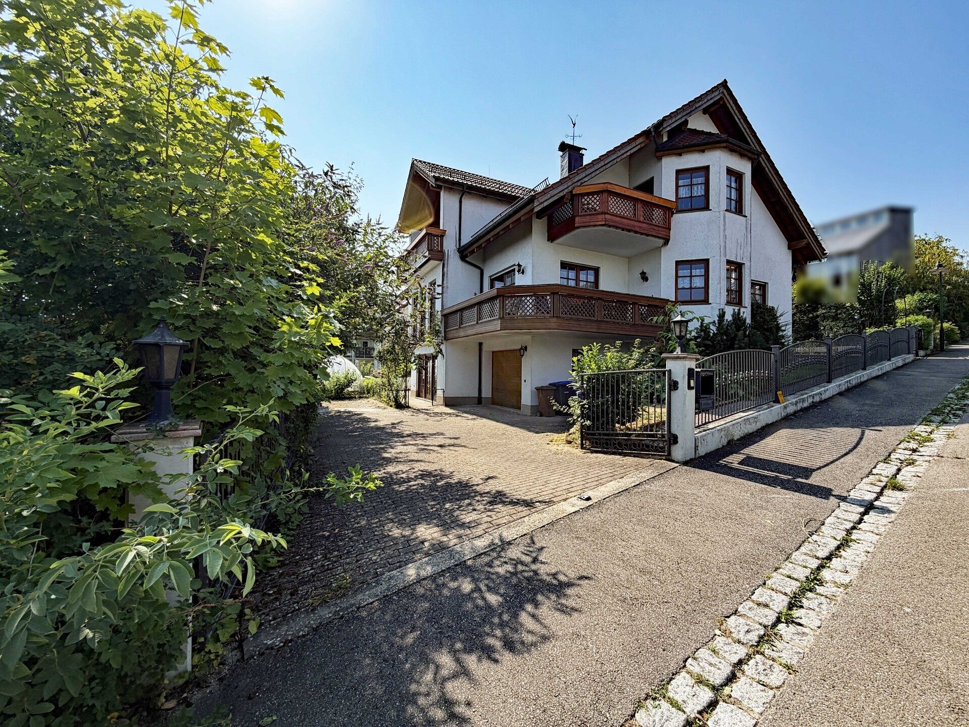Immobilienangebot - Gaienhofen / Horn - Alle - Höri-Liebe. Familien-Zuhause auf 361 m².
Besondere Ausstattung. Seeblick. Separate
Einliegerwohnung.