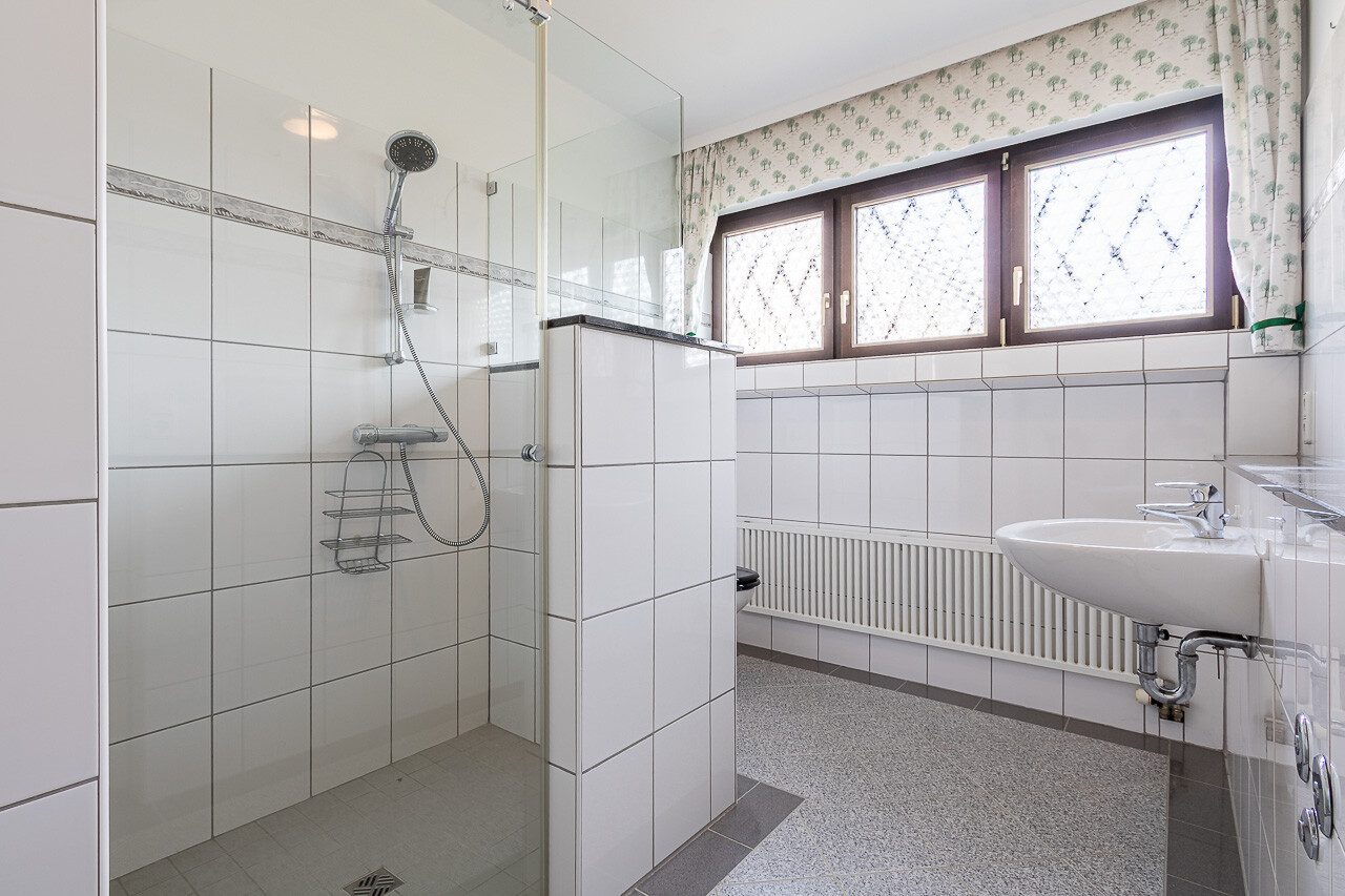 Immobilienangebot - Hermeskeil - Alle - Großzügig wohnen und vielseitig arbeiten – Anwesen mit Garten und vermieteter Praxisfläche