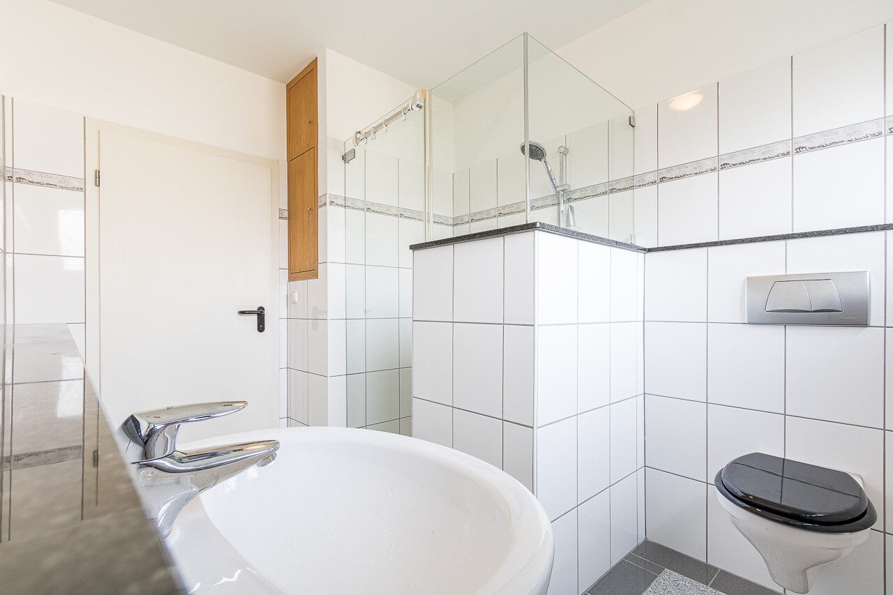 Immobilienangebot - Hermeskeil - Alle - Großzügig wohnen und vielseitig arbeiten – Anwesen mit Garten und vermieteter Praxisfläche