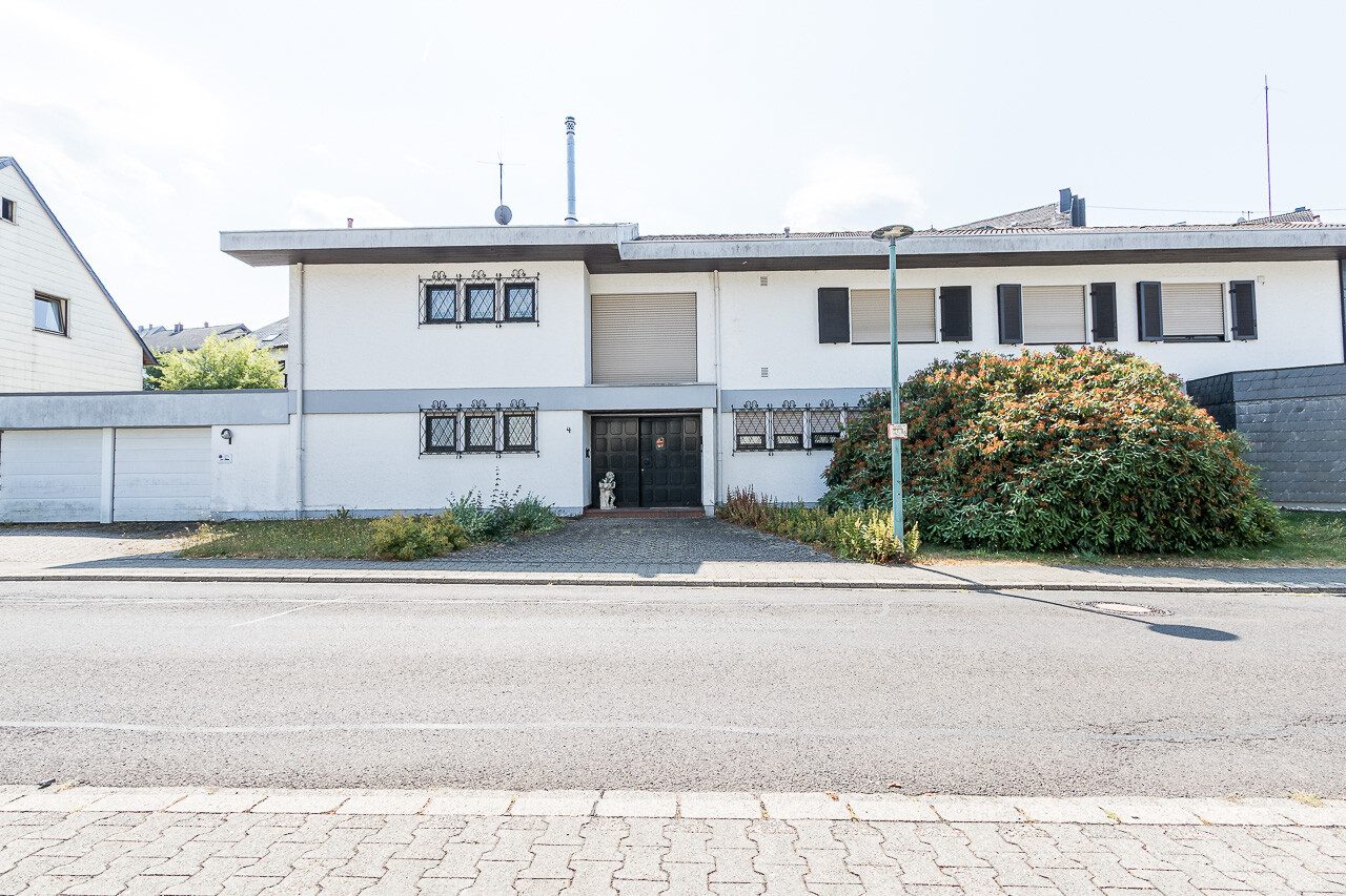 Immobilienangebot - Hermeskeil - Alle - Großzügig wohnen und vielseitig arbeiten – Anwesen mit Garten und vermieteter Praxisfläche