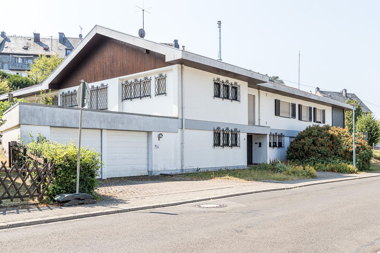 Immobilienangebot - Hermeskeil - Alle - Großzügig wohnen und vielseitig arbeiten – Anwesen mit Garten und vermieteter Praxisfläche