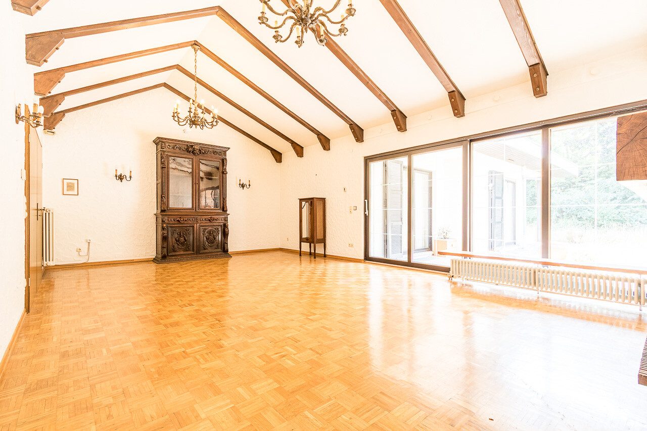Immobilienangebot - Hermeskeil - Alle - Großzügig wohnen und vielseitig arbeiten – Anwesen mit Garten und vermieteter Praxisfläche