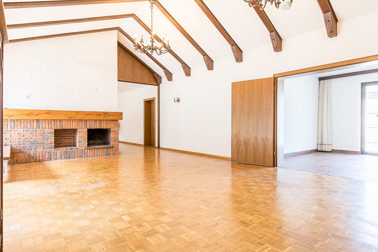 Immobilienangebot - Hermeskeil - Alle - Großzügig wohnen und vielseitig arbeiten – Anwesen mit Garten und vermieteter Praxisfläche