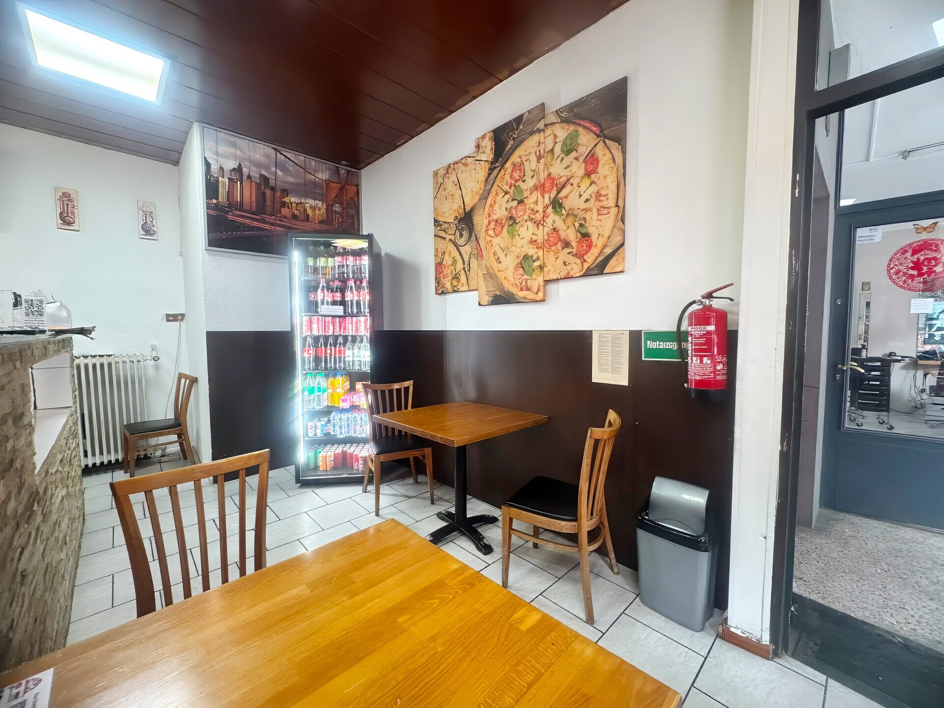 Immobilienangebot - Düsseldorf - Alle - Vermietete Pizzeria im Zentrum von Düsseldorf | 
ca. 7,9 % Bruttomietrendite | Attraktive Kapitalanlage