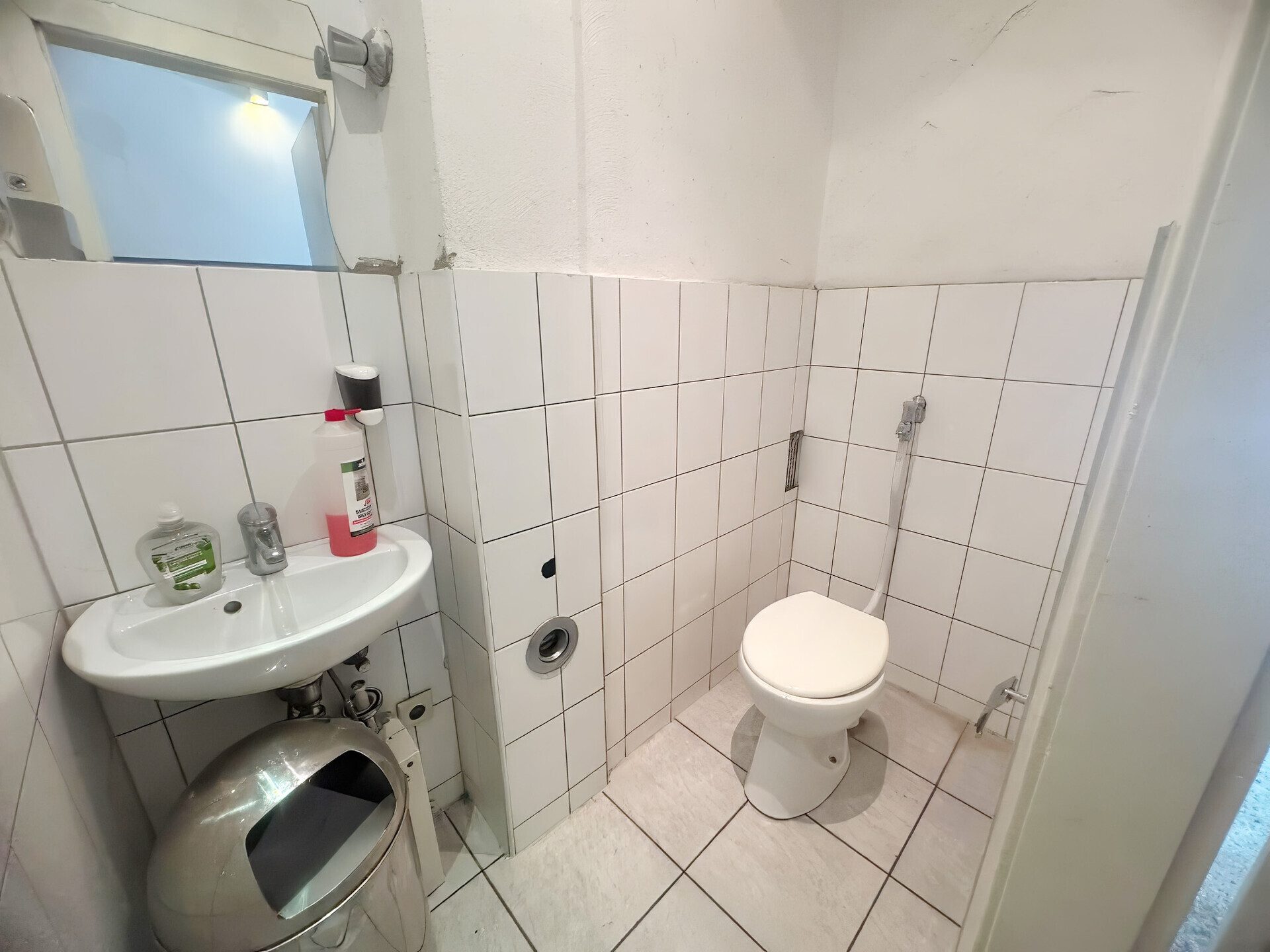 Immobilienangebot - Düsseldorf - Alle - Vermietete Pizzeria im Zentrum von Düsseldorf | 
ca. 7,9 % Bruttomietrendite | Attraktive Kapitalanlage