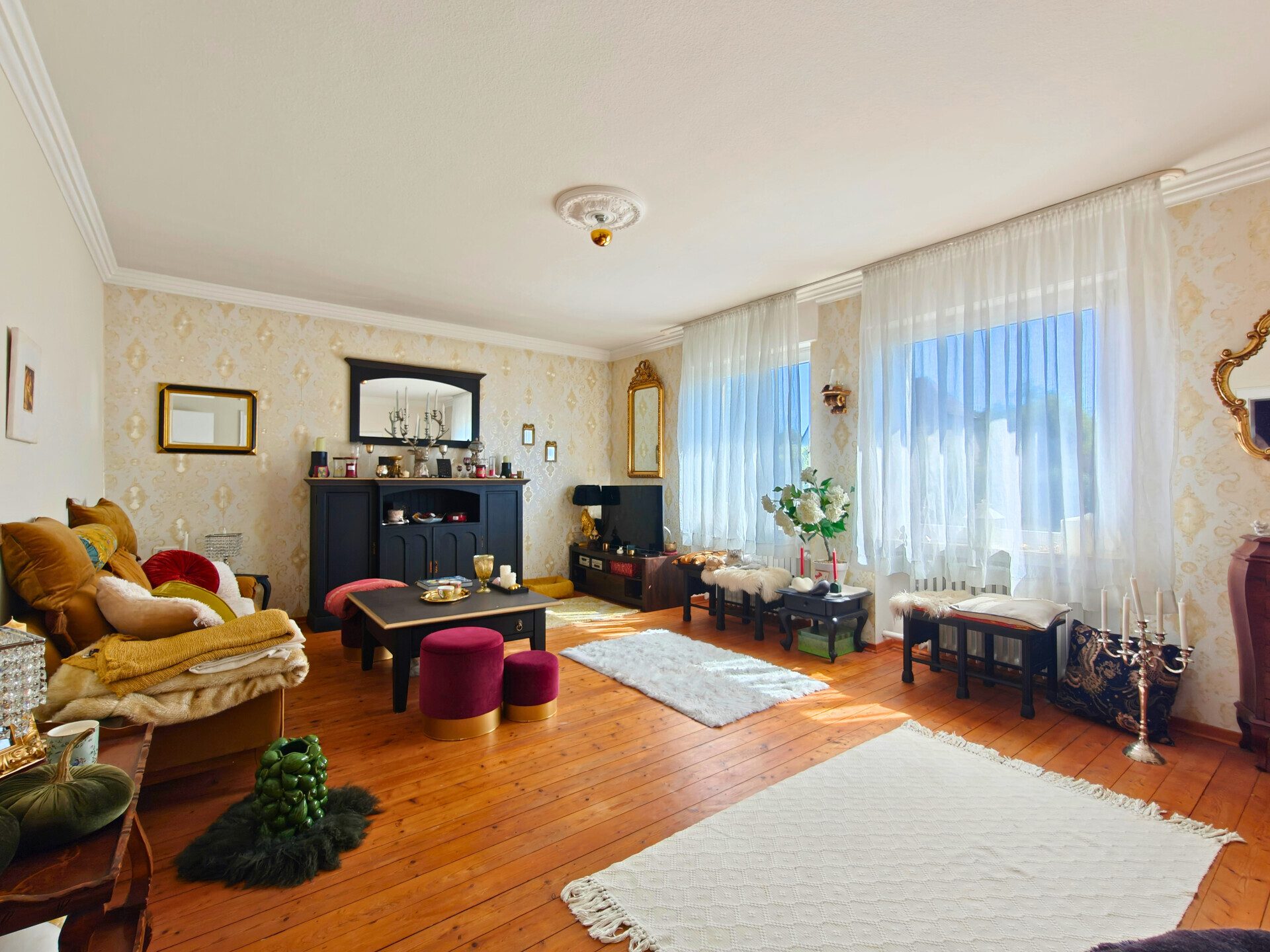 Wohnzimmer Immobilienangebot - Bielefeld / Schildesche - Alle - Großzügige 4-Zimmer-Eigentumswohnung mit Balkon und Echtholzdielen in Bielefeld-Schildesche