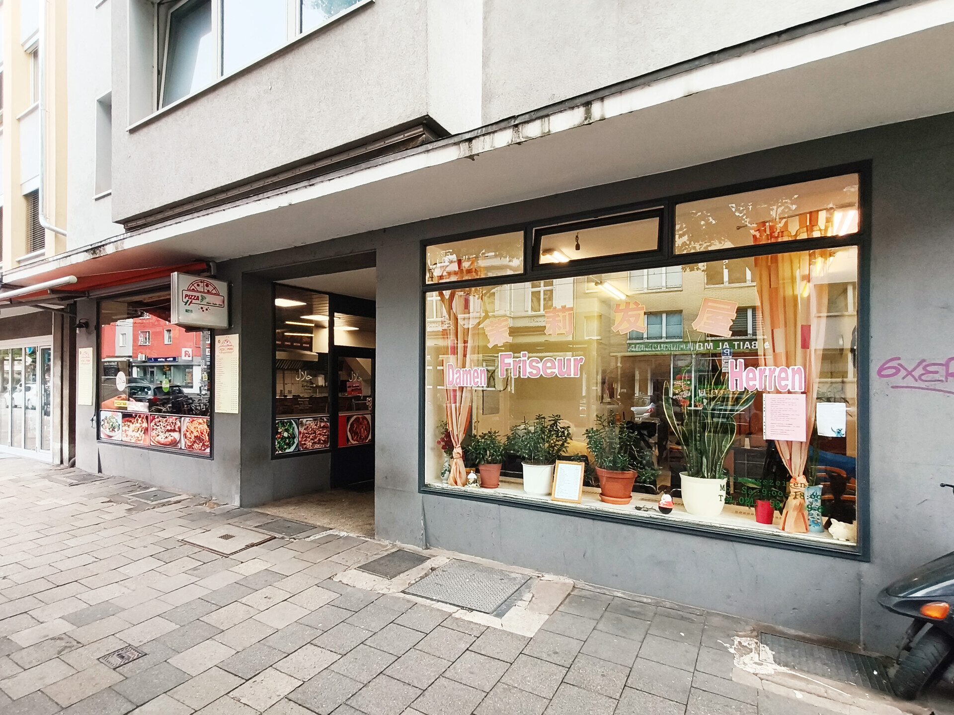 Immobilienangebot - Düsseldorf - Alle - Vermieteter Friseursalon im Zentrum von Düsseldorf | ca. 11,6 % Bruttomietrendite | Attraktive Kapitalanlage