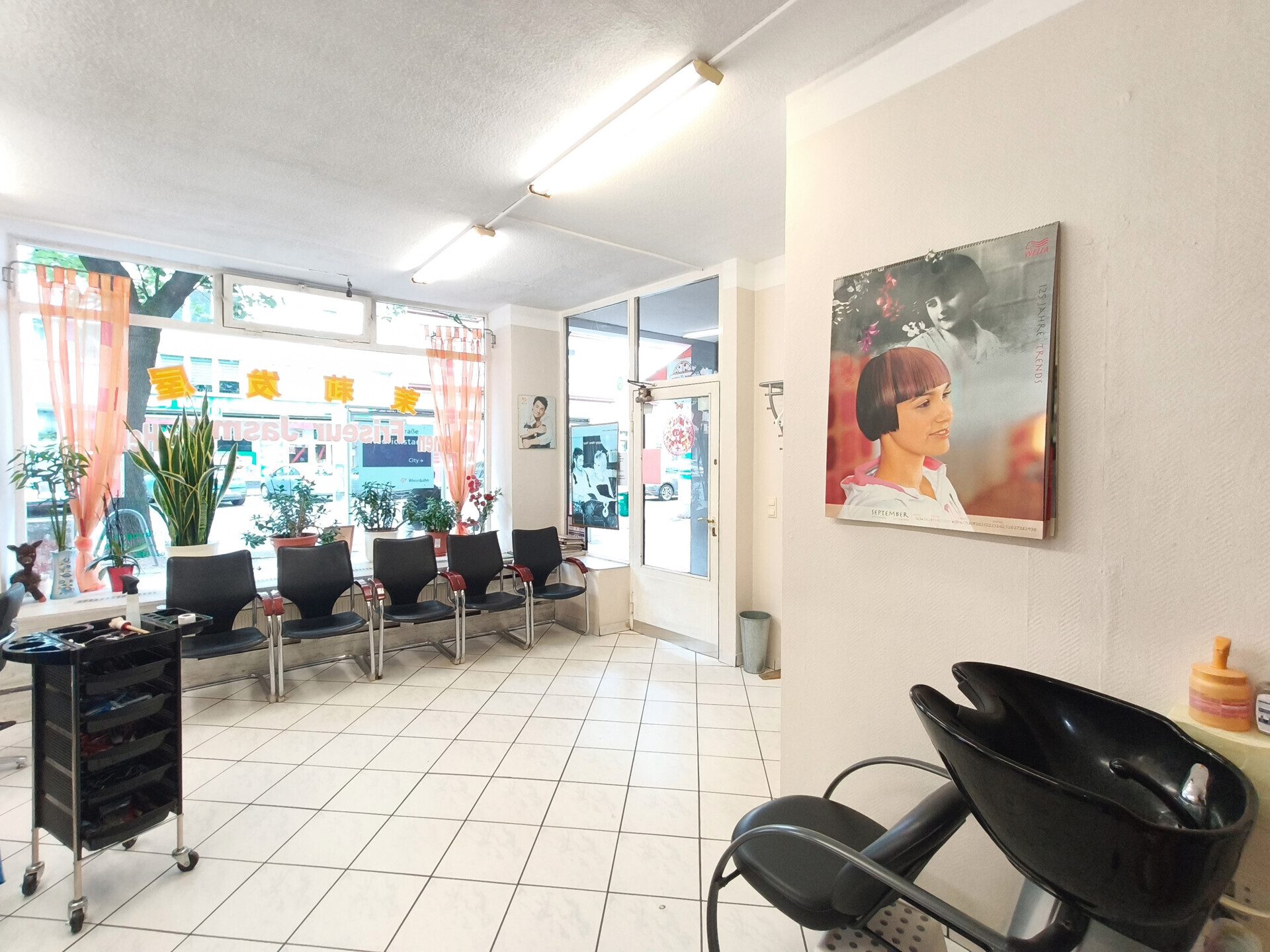 Immobilienangebot - Düsseldorf - Alle - Vermieteter Friseursalon im Zentrum von Düsseldorf | ca. 11,6 % Bruttomietrendite | Attraktive Kapitalanlage