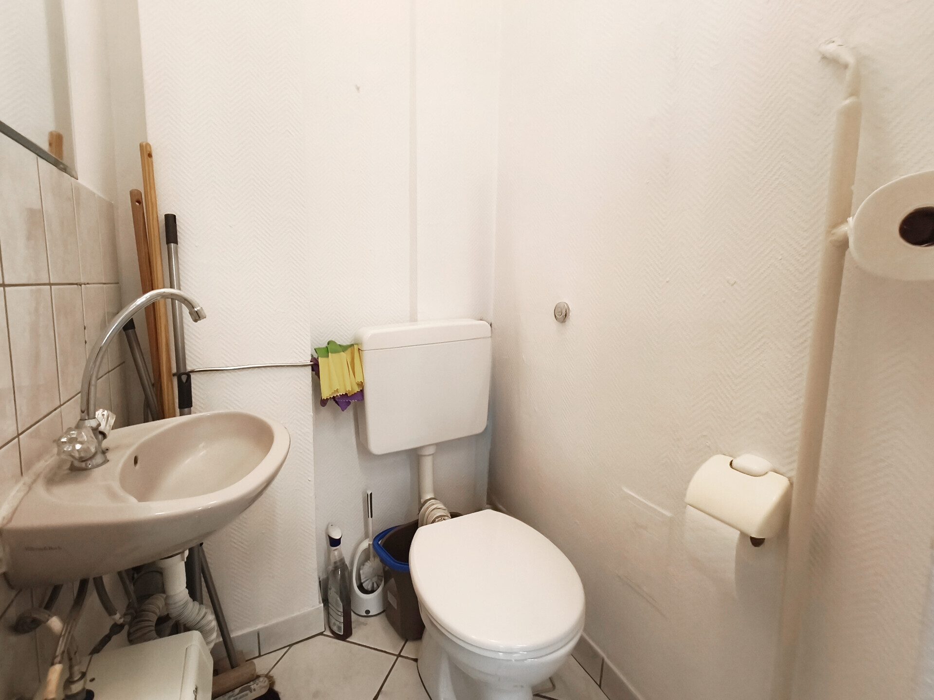 Immobilienangebot - Düsseldorf - Alle - Vermieteter Friseursalon im Zentrum von Düsseldorf | ca. 11,6 % Bruttomietrendite | Attraktive Kapitalanlage