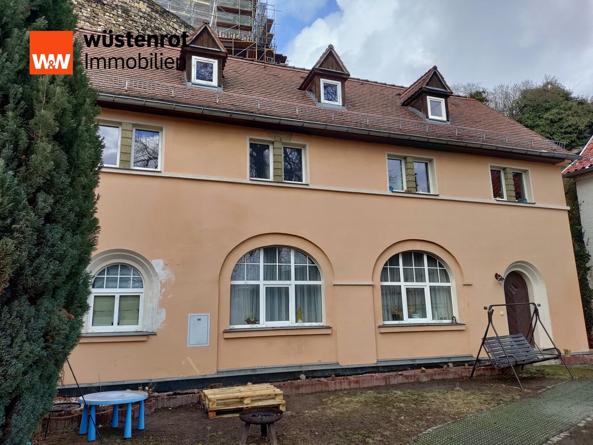 Immobilienangebot - Ranis - Alle - MFH direkt an der Burg Ranis, ehem. Rathaus, umfangreich saniert mit interessanter Rendite