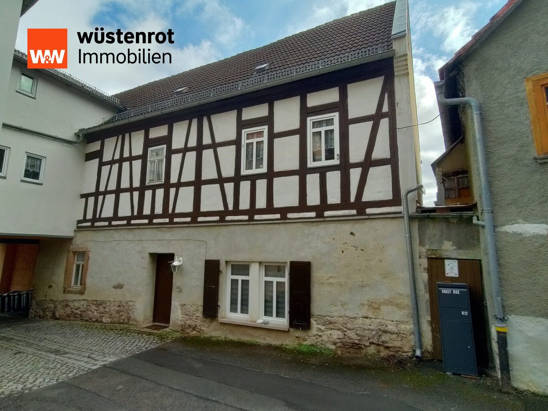 Immobilienangebot - Ranis - Alle - MFH direkt an der Burg Ranis, ehem. Rathaus, umfangreich saniert mit interessanter Rendite
