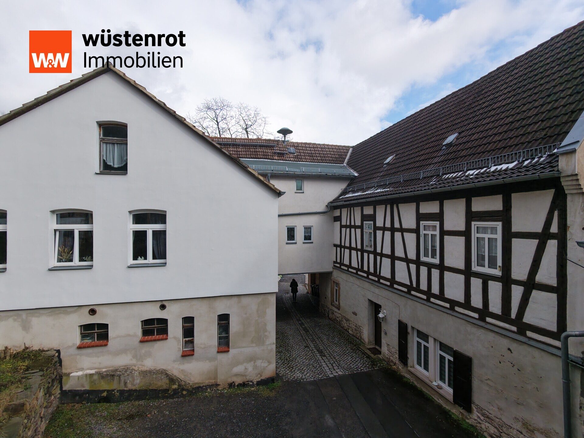 Immobilienangebot - Ranis - Alle - MFH direkt an der Burg Ranis, ehem. Rathaus, umfangreich saniert mit interessanter Rendite