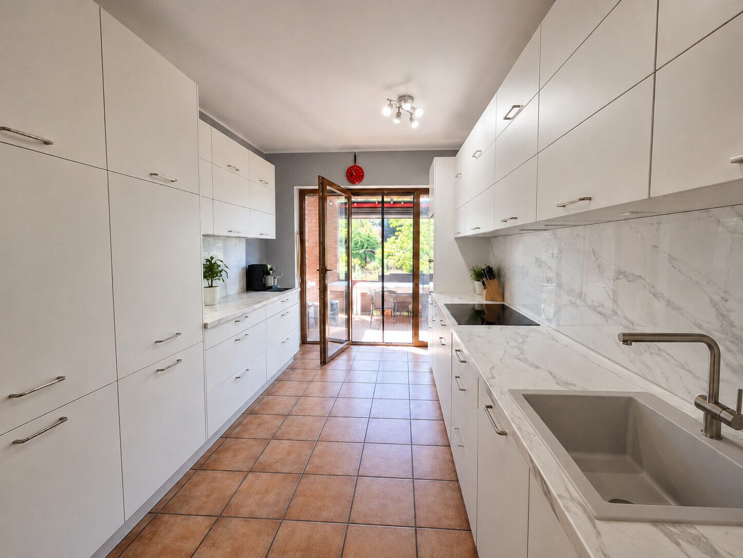 Immobilienangebot - Willich / Neersen - Alle - Stilvolle Stadtvilla mit 2 Wohneinheiten, großem Garten, Doppelgarage, 3 Bäder und vieles mehr!