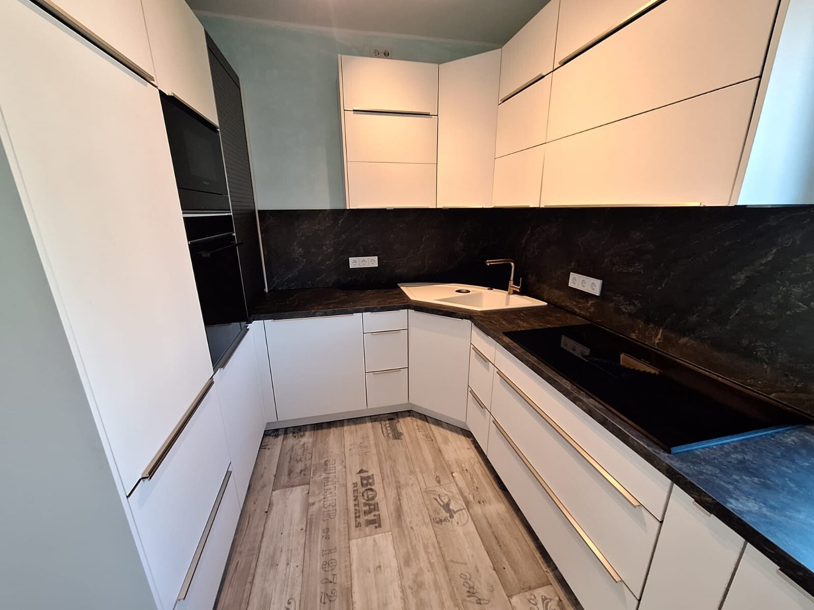Immobilienangebot - Willich / Neersen - Alle - Stilvolle Stadtvilla mit 2 Wohneinheiten, großem Garten, Doppelgarage, 3 Bäder und vieles mehr!