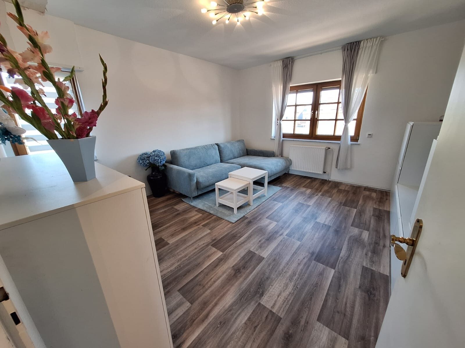 Immobilienangebot - Willich / Neersen - Alle - Stilvolle Stadtvilla mit 2 Wohneinheiten, großem Garten, Doppelgarage, 3 Bäder und vieles mehr!
