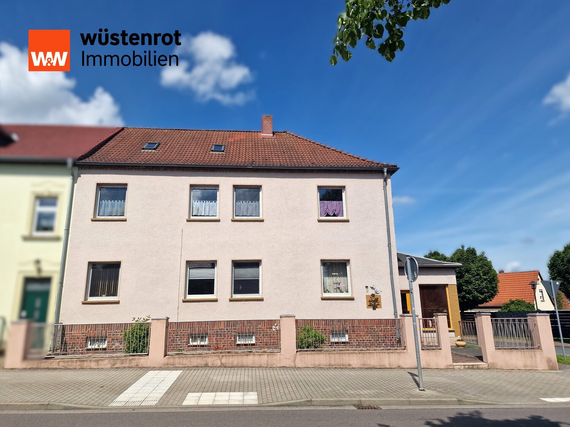 Immobilienangebot - Hohenmölsen - Alle - Hohenmölsen-  Viel Platz für Familie, Hobbys und Homeoffice - 3 Garagen- Garten