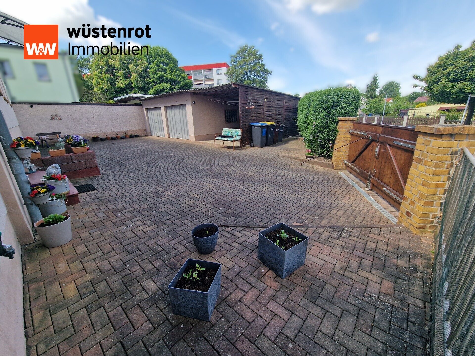 Immobilienangebot - Hohenmölsen - Alle - Hohenmölsen-  Viel Platz für Familie, Hobbys und Homeoffice - 3 Garagen- Garten