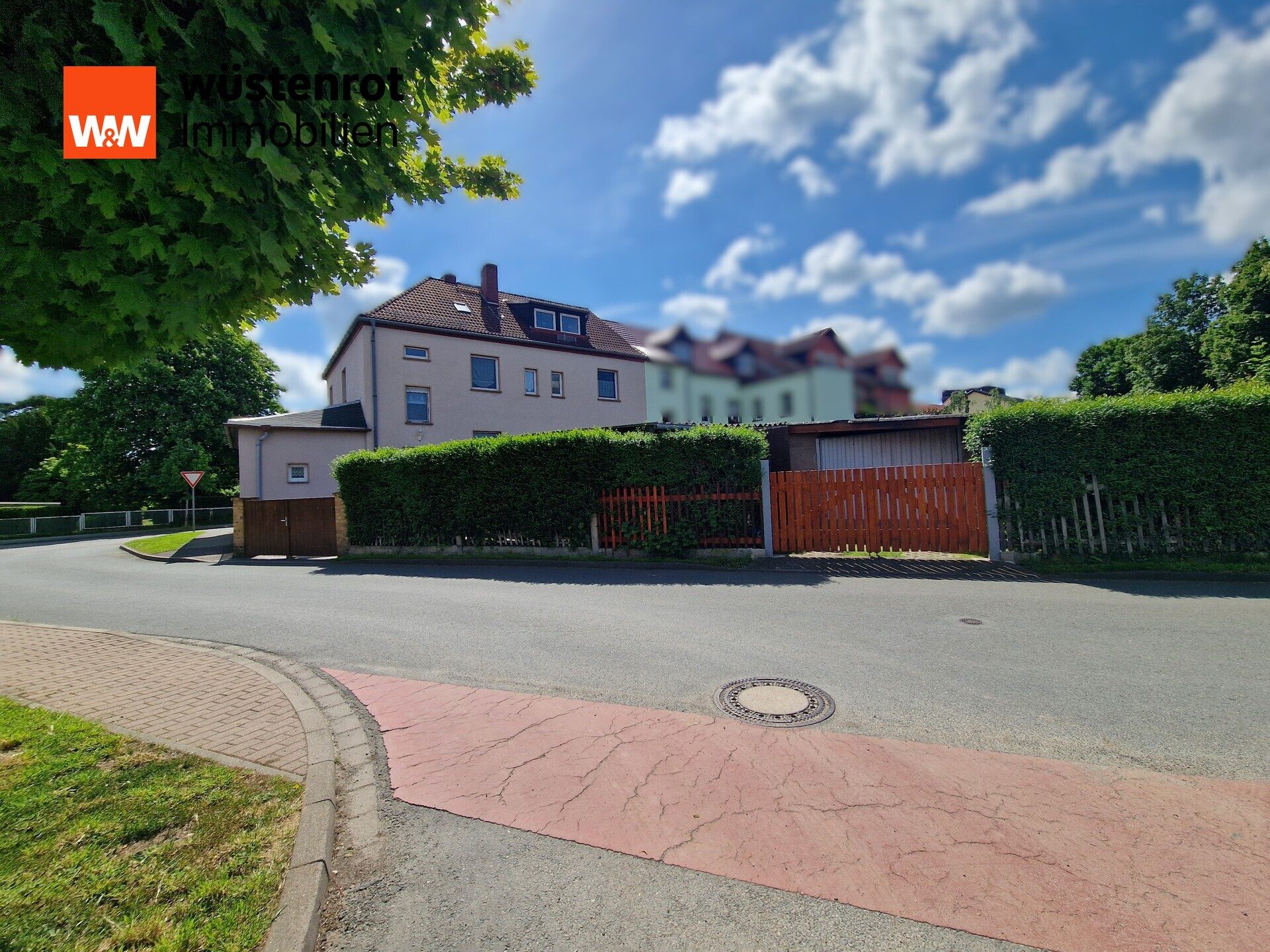 Immobilienangebot - Hohenmölsen - Alle - Hohenmölsen-  Viel Platz für Familie, Hobbys und Homeoffice - 3 Garagen- Garten