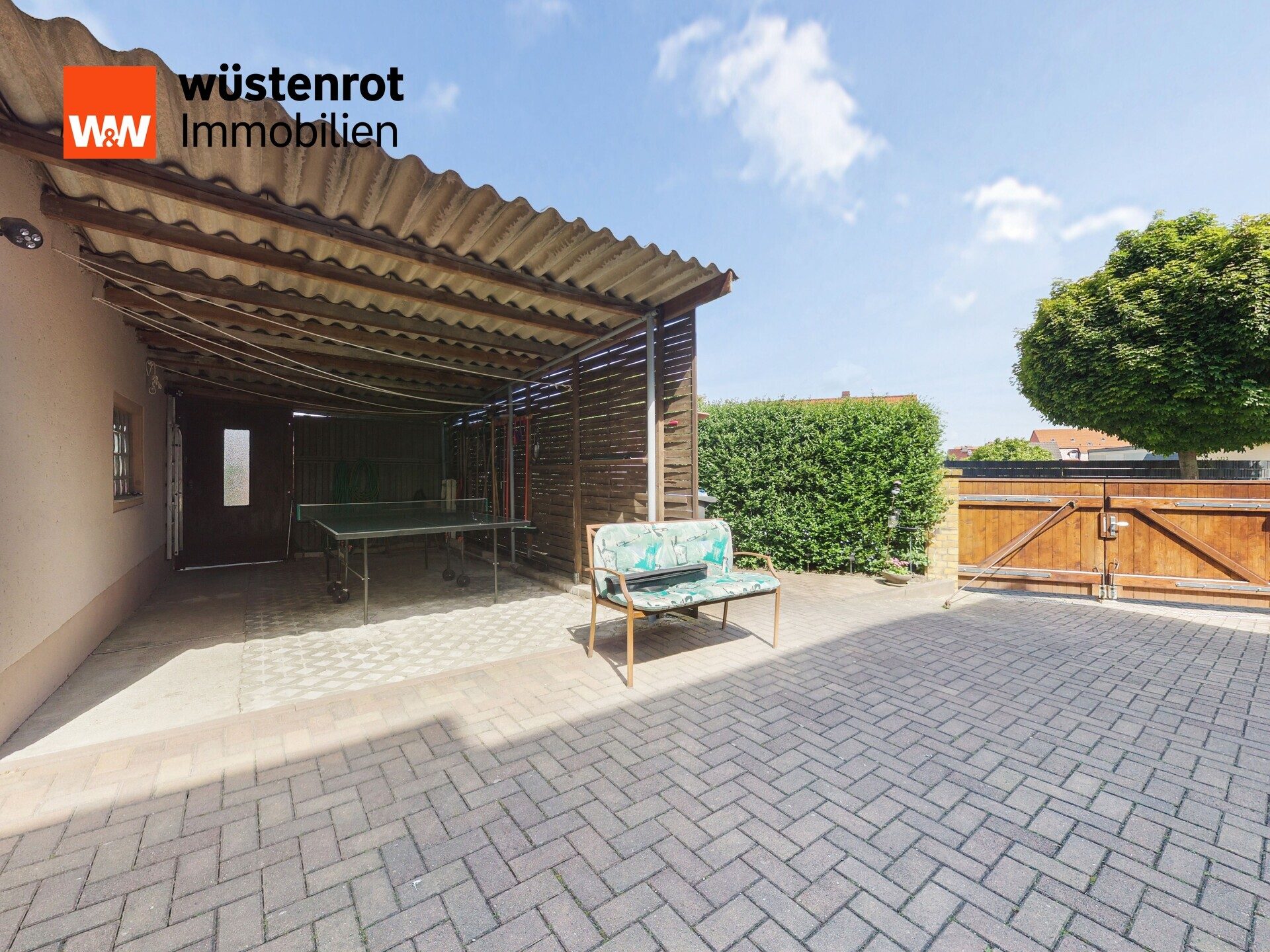 Immobilienangebot - Hohenmölsen - Alle - Hohenmölsen-  Viel Platz für Familie, Hobbys und Homeoffice - 3 Garagen- Garten