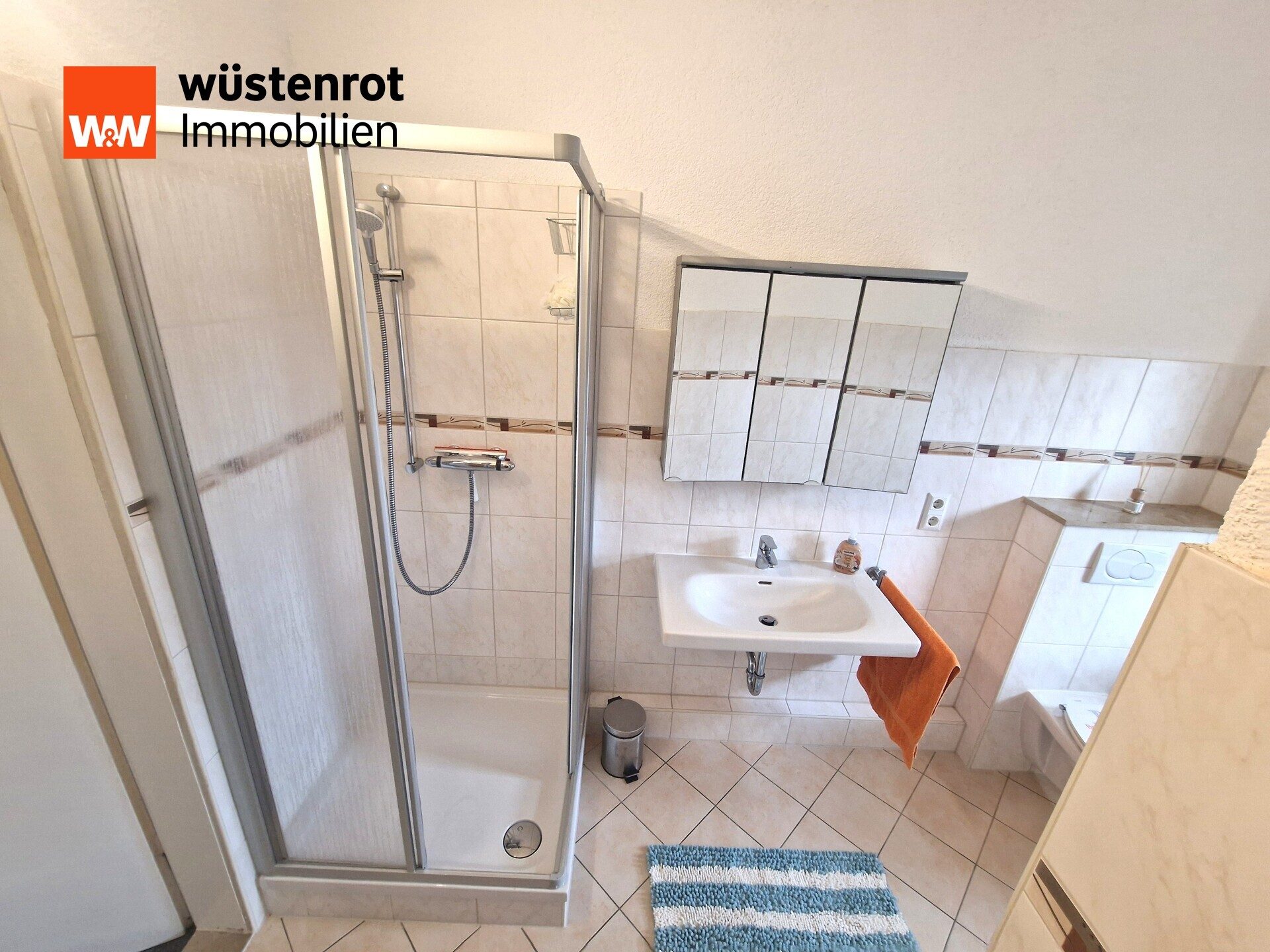 Immobilienangebot - Hohenmölsen - Alle - Hohenmölsen-  Viel Platz für Familie, Hobbys und Homeoffice - 3 Garagen- Garten