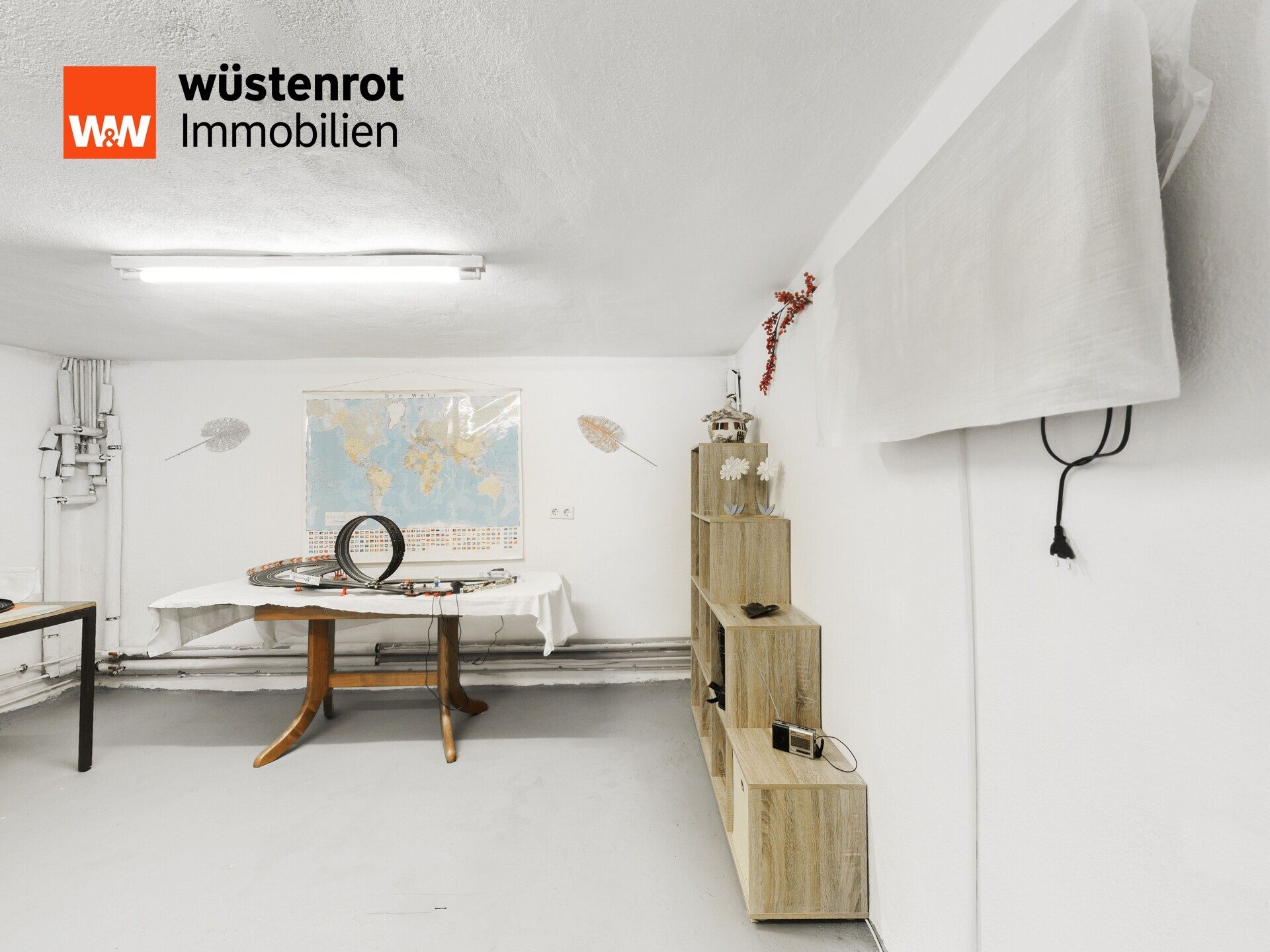 Immobilienangebot - Hohenmölsen - Alle - Hohenmölsen-  Viel Platz für Familie, Hobbys und Homeoffice - 3 Garagen- Garten