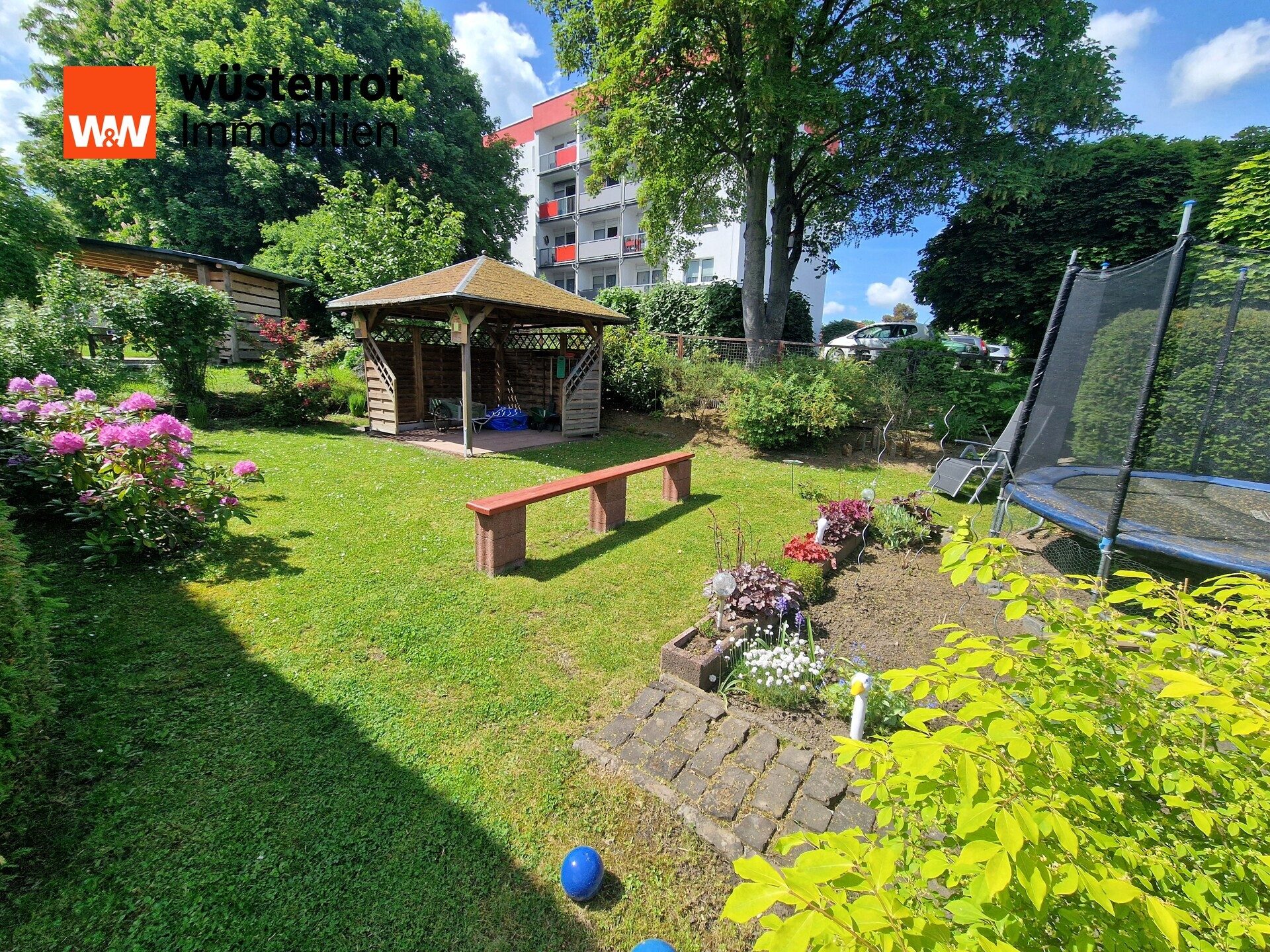 Immobilienangebot - Hohenmölsen - Alle - Hohenmölsen-  Viel Platz für Familie, Hobbys und Homeoffice - 3 Garagen- Garten