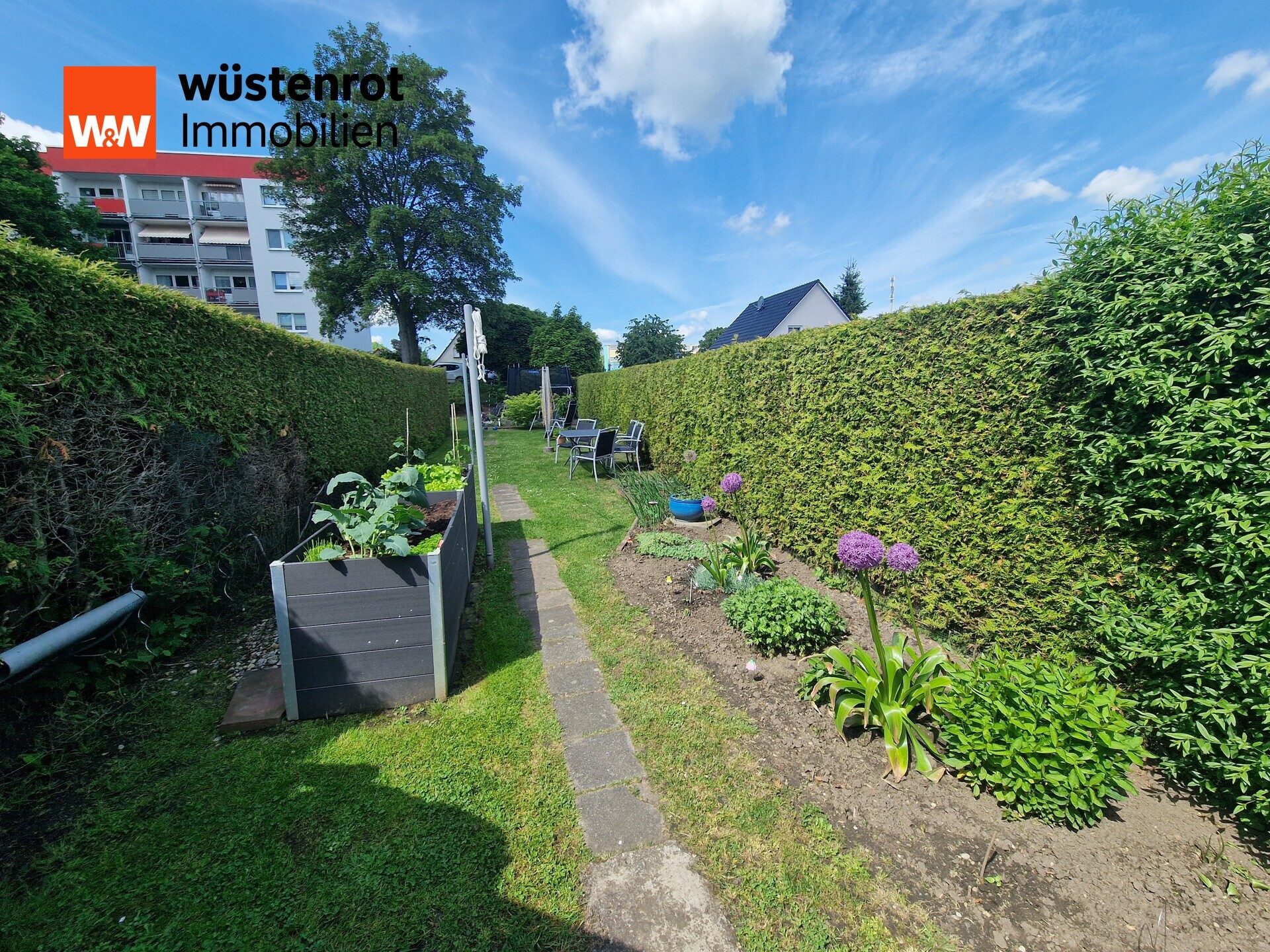Immobilienangebot - Hohenmölsen - Alle - Hohenmölsen-  Viel Platz für Familie, Hobbys und Homeoffice - 3 Garagen- Garten
