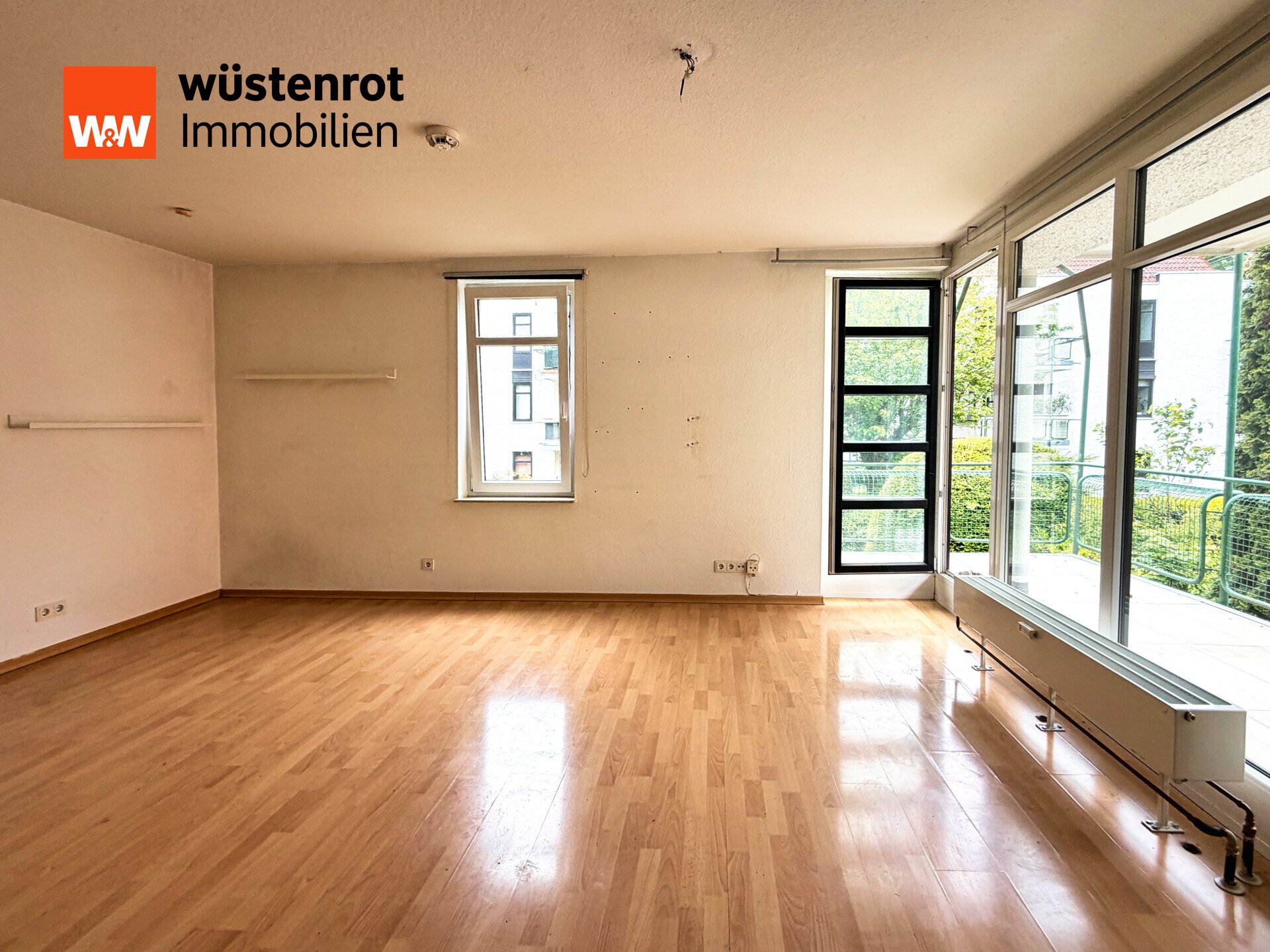 Immobilienangebot - Wiesbaden - Alle - Lichtdurchflutete Eigentumswohnung mit Balkon und TG-Stellplatz in 65189 Wiesbaden