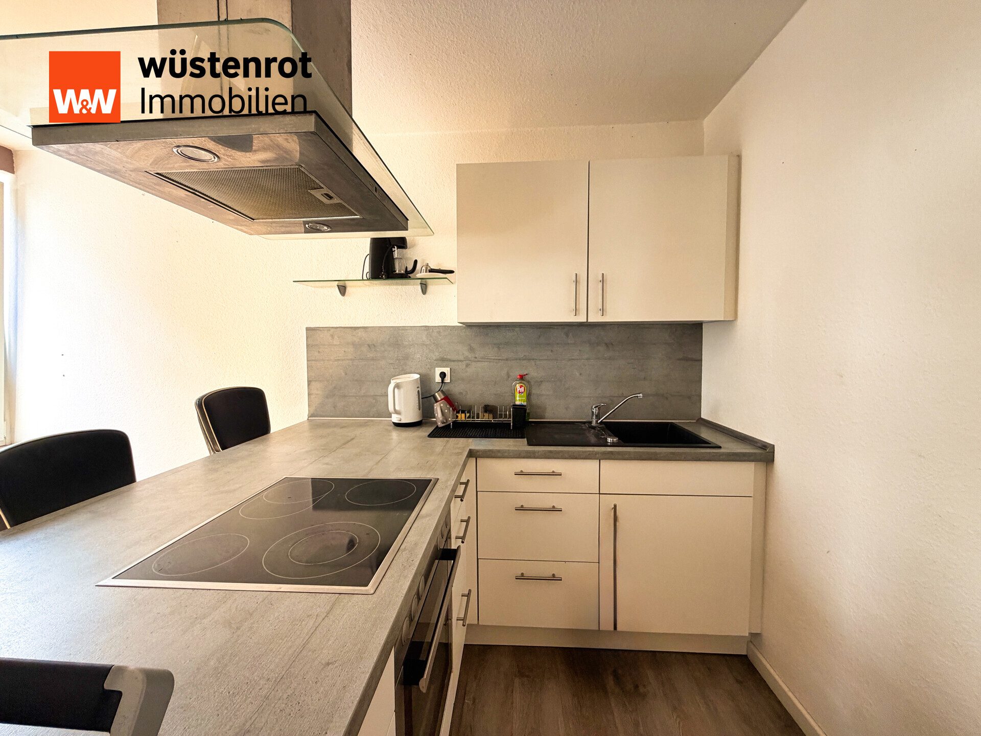 Immobilienangebot - Wiesbaden - Alle - Lichtdurchflutete Eigentumswohnung mit Balkon und TG-Stellplatz in 65189 Wiesbaden