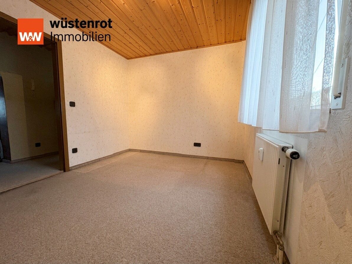 Immobilienangebot - Friolzheim - Alle - Sonnige und helle 3,5-Zimmer-Wohnung in Friolzheim mit Stellplatz und Garage